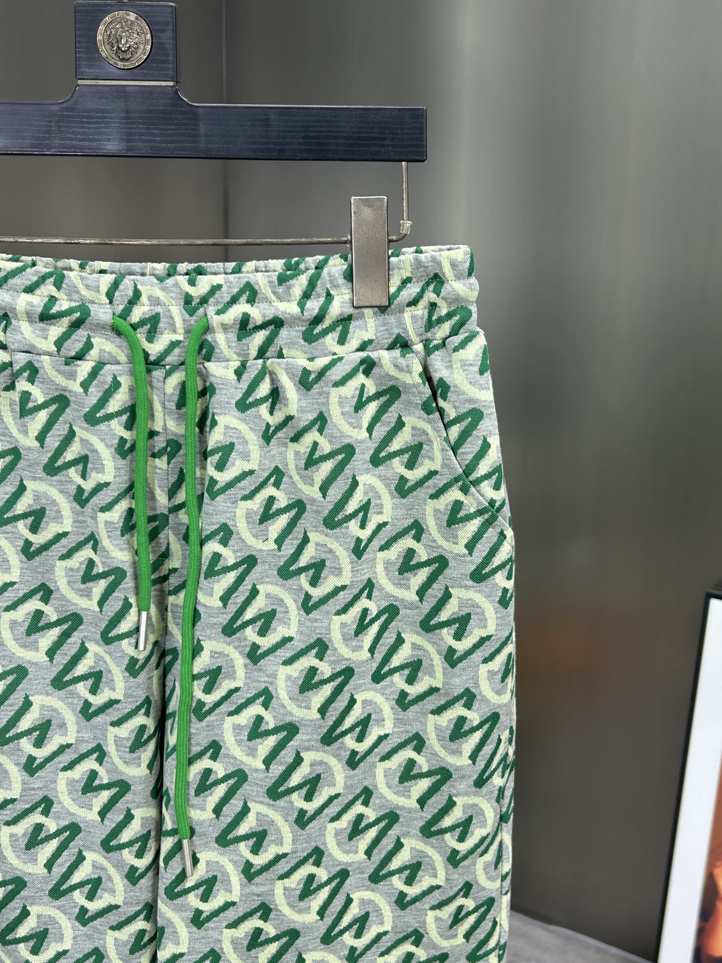 2025 Spring and Summer Flower Knitting Shorts with Gold Details in M-3XL Sizes - 图片 4