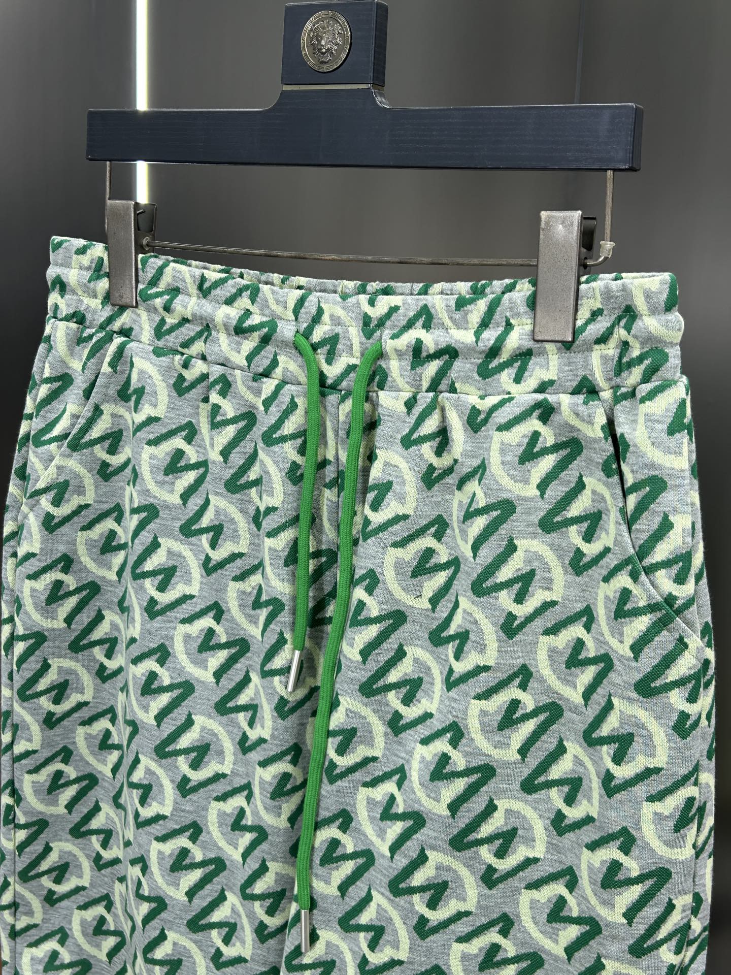 2025 Spring and Summer Flower Knitting Shorts with Gold Details in M-3XL Sizes - 图片 9