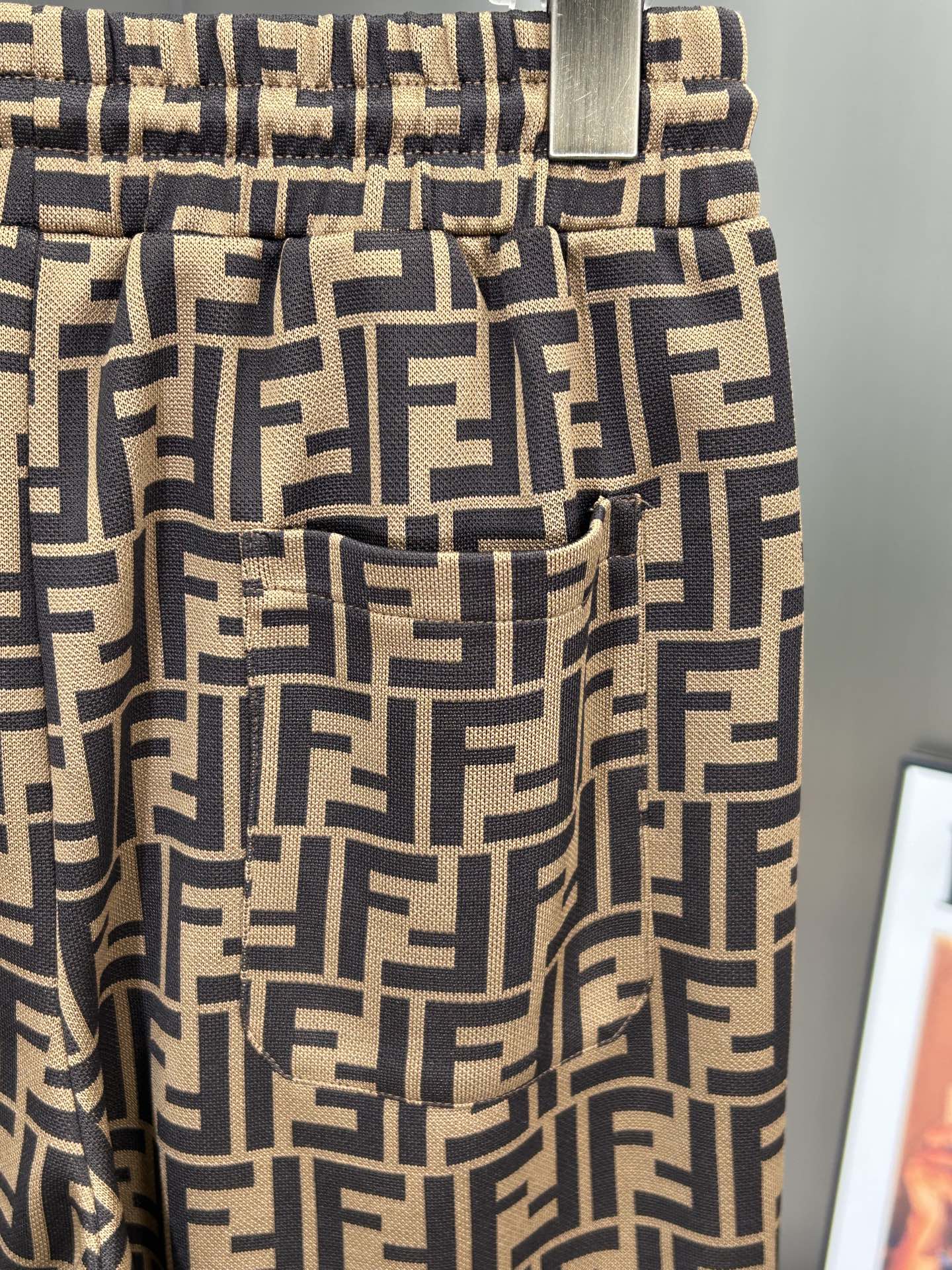 FENDI F2025 Spring/Summer Knitting Shorts with Gold Ropes, Stylish and Comfy (20 words) - 图片 9