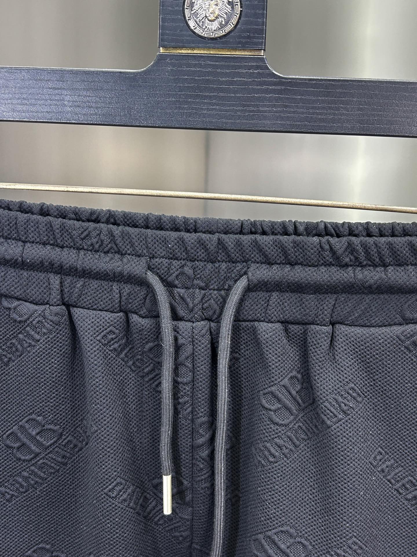 Paris Family Introduces 2025 Bouquet Shorts with Gold Accents in Various Sizes - 图片 6