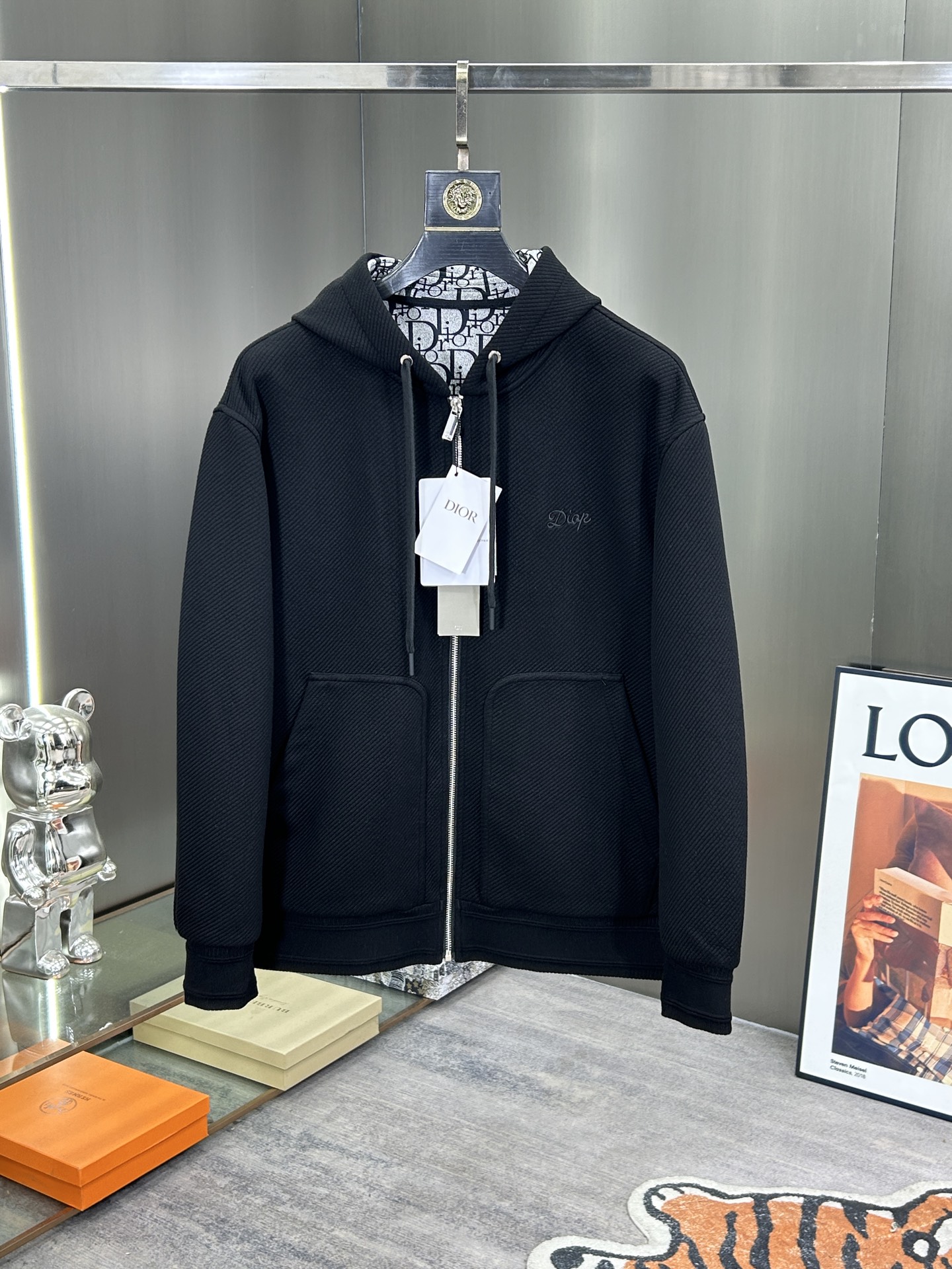 NO:499202,DIOR 2025ss early autumn new jacket is released, autumn popular jacket, it is comfortable and slim when worn, lazy and casual, combined with clean and simple colors, it is particularly pleasing to look good, suitable for daily wear~ Size M-3XL, complete three standards, shipped the next day,,dior, jackets & coats, jackets & coats, alexander wang19860909DIOR 2025ss早秋新款发布外套,秋季爆款夹克,穿上就是舒适自在又显瘦的存在,慵懒而随性,结合干净简单的色系就特别耐看,适合日常穿着~ 尺码M-3XL 三标齐全 隔天出货,,dior,jackets & coats,jackets & coats,alexander wang,Men's clothing