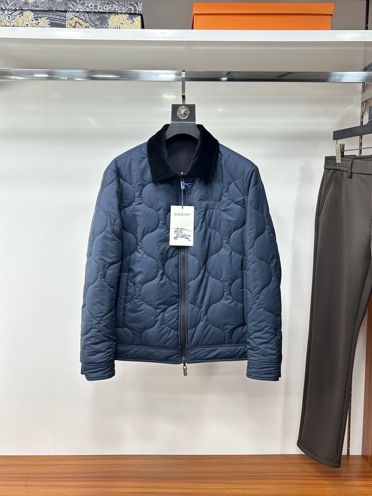 NO:508173,Burberry's latest double-sided cotton jacket, available at the same time as the counter, fashionable casual jacket, comfortable and breathable upper body, simple and atmospheric, simple and easy to match, full of air, K size M-3XL, burberry, jackets & coats, alexander wang19860909巴宝莉 最新品双面穿夹棉外套,专柜同步有售,时尚休闲外套,上身舒适透气,简约大气,简约易搭配,档气十足,K 码数M-3XL,,burberry,jackets & coats,alexander wang,Men's clothing