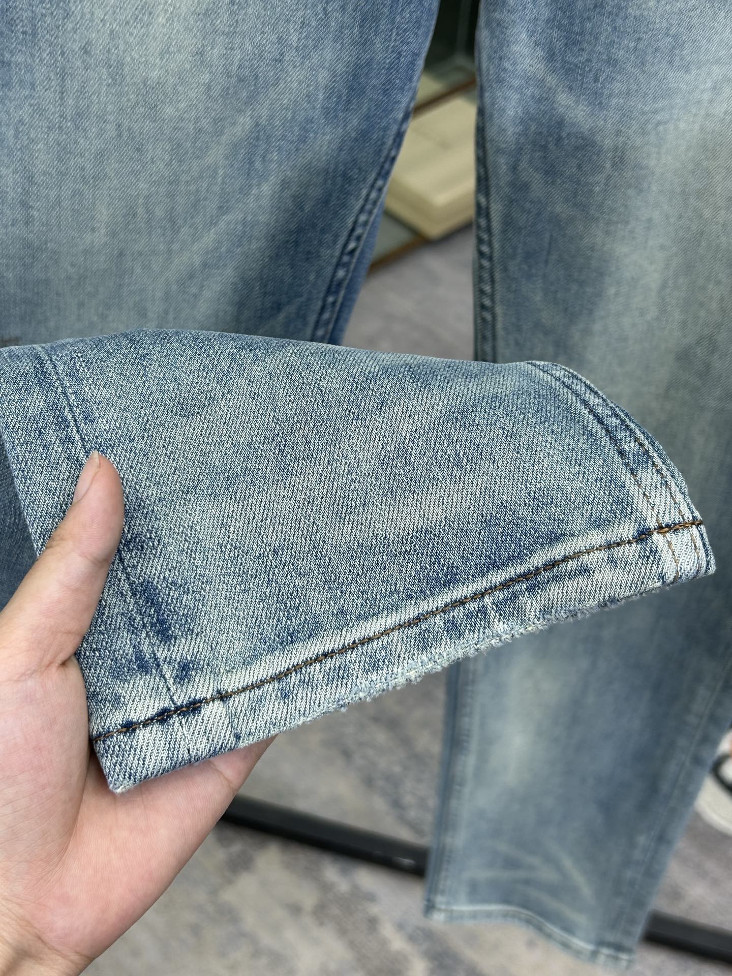  DG 25新款牛仔裤休闲版 采用精选原版面料，穿着柔软服适绣气，具有独特弹力纤维不易变形而又耐磨，上身