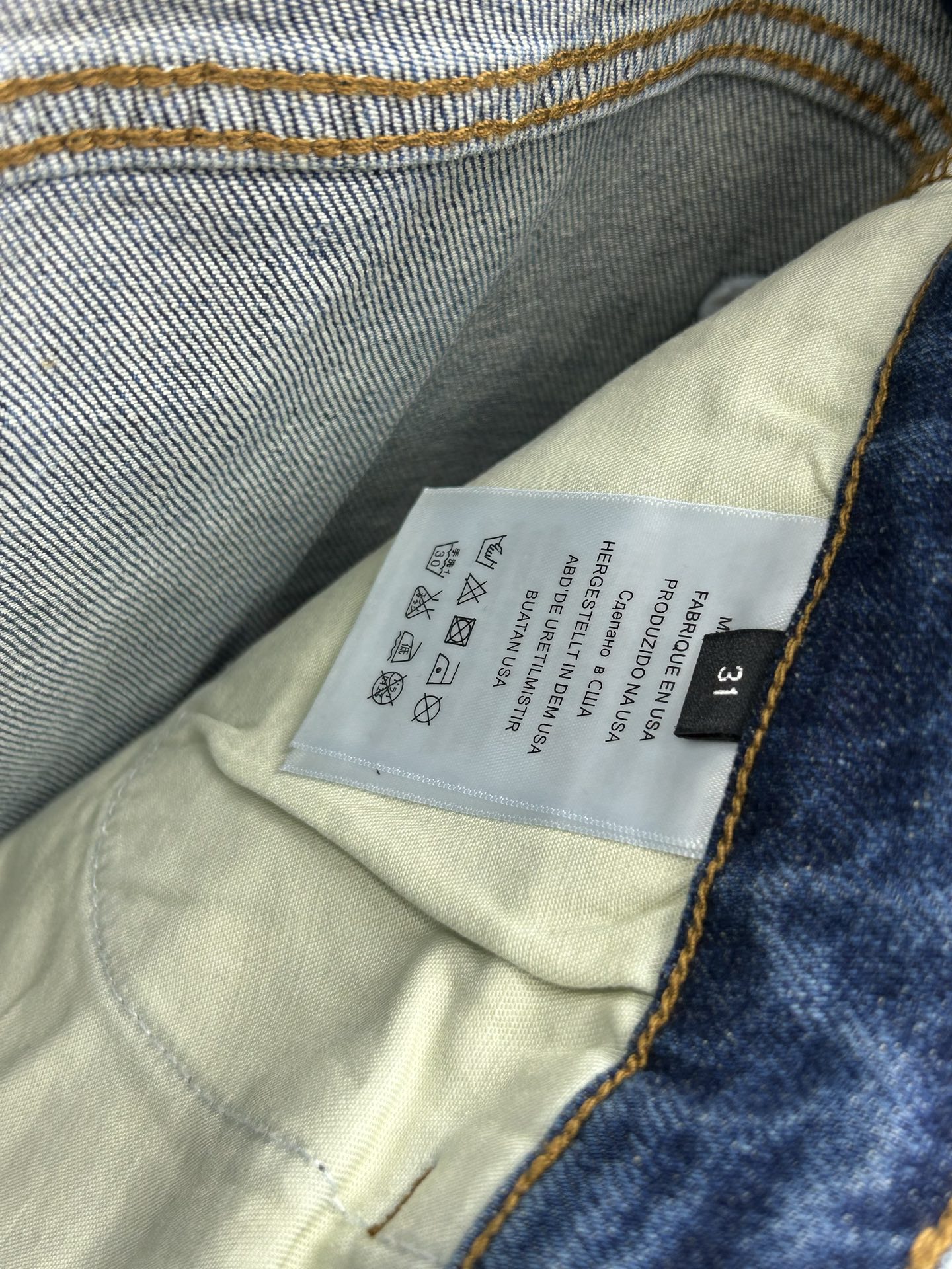  DIOR 25新款牛仔裤休闲版 采用精选原版面料，穿着柔软服适绣气，具有独特弹力纤维不易变形而又耐磨，