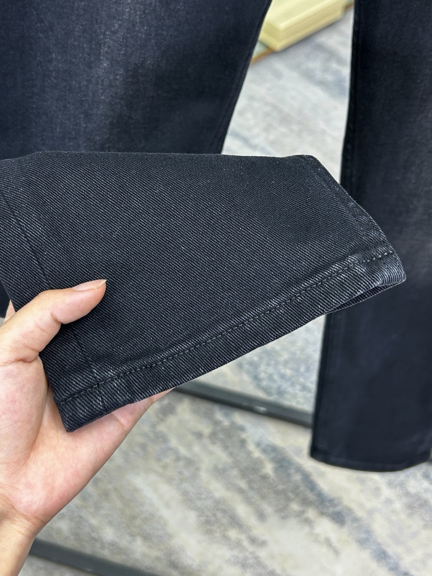  CK 25新款牛仔裤休闲版 采用精选原版面料，穿着柔软服适绣气，具有独特弹力纤维不易变形而又耐磨，上身