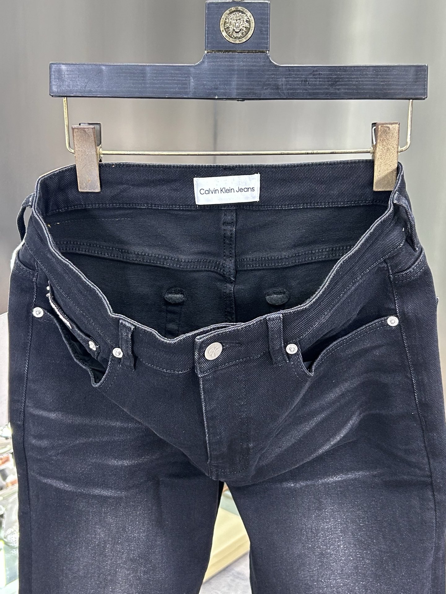  CK 25新款牛仔裤休闲版 采用精选原版面料，穿着柔软服适绣气，具有独特弹力纤维不易变形而又耐磨，上身