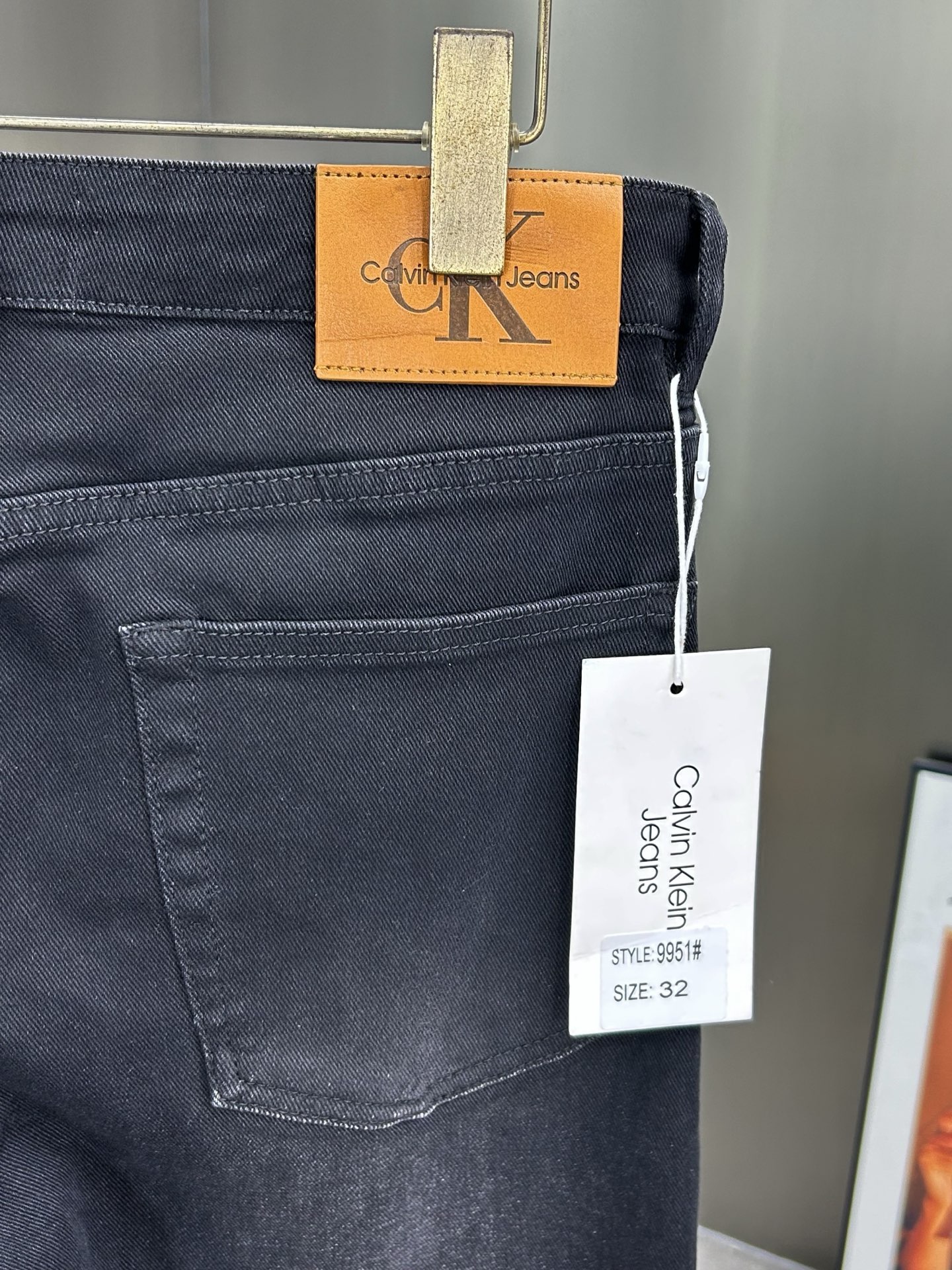  CK 25新款牛仔裤休闲版 采用精选原版面料，穿着柔软服适绣气，具有独特弹力纤维不易变形而又耐磨，上身