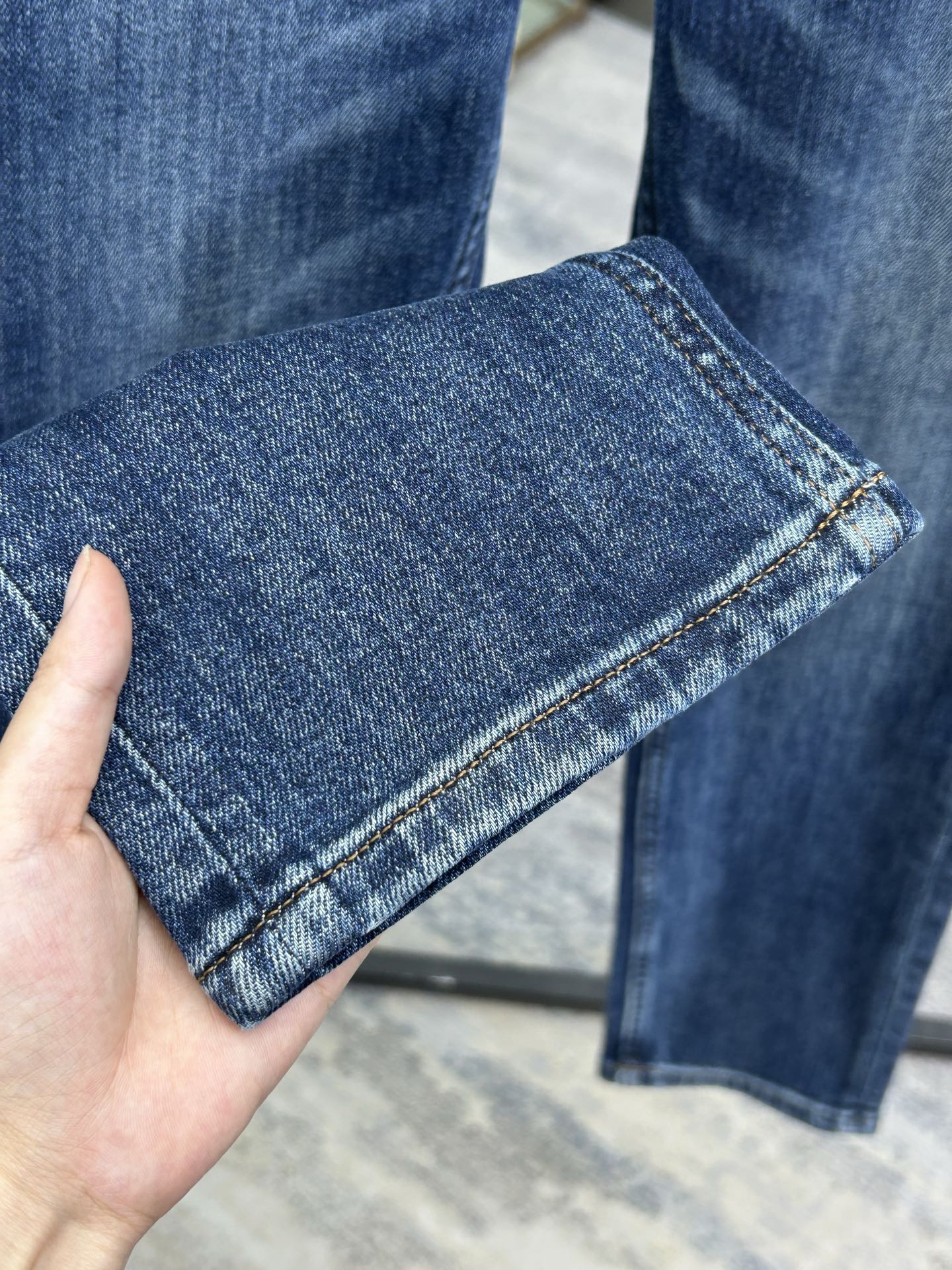  BC 25新款牛仔裤休闲版 采用精选原版面料，穿着柔软服适绣气，具有独特弹力纤维不易变形而又耐磨，上身