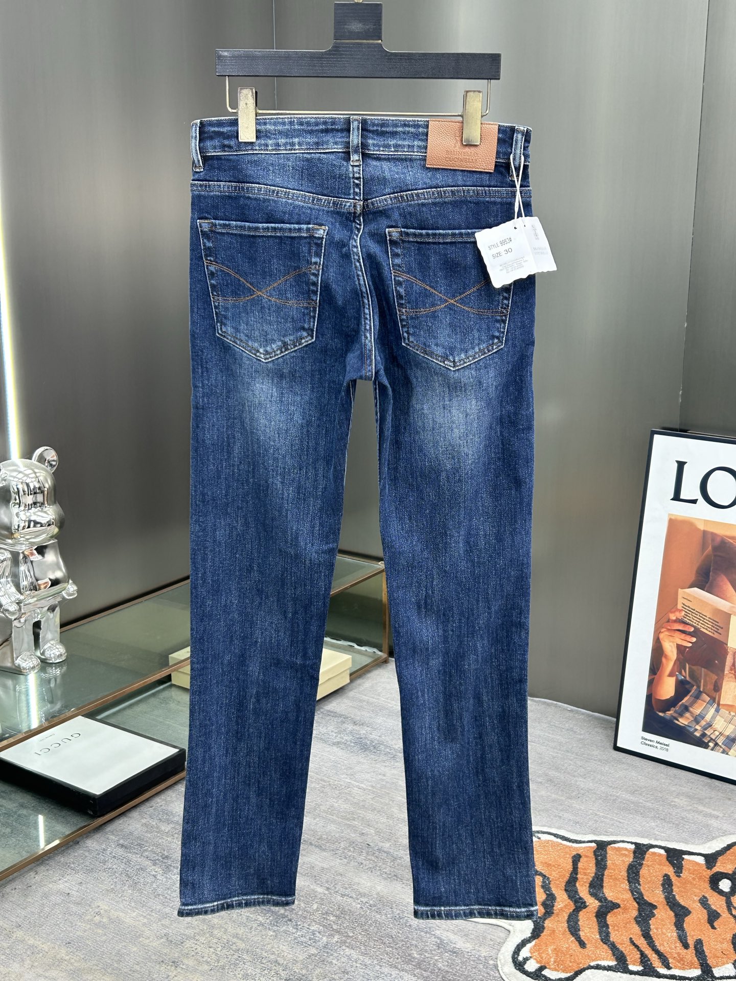  BC 25新款牛仔裤休闲版 采用精选原版面料，穿着柔软服适绣气，具有独特弹力纤维不易变形而又耐磨，上身