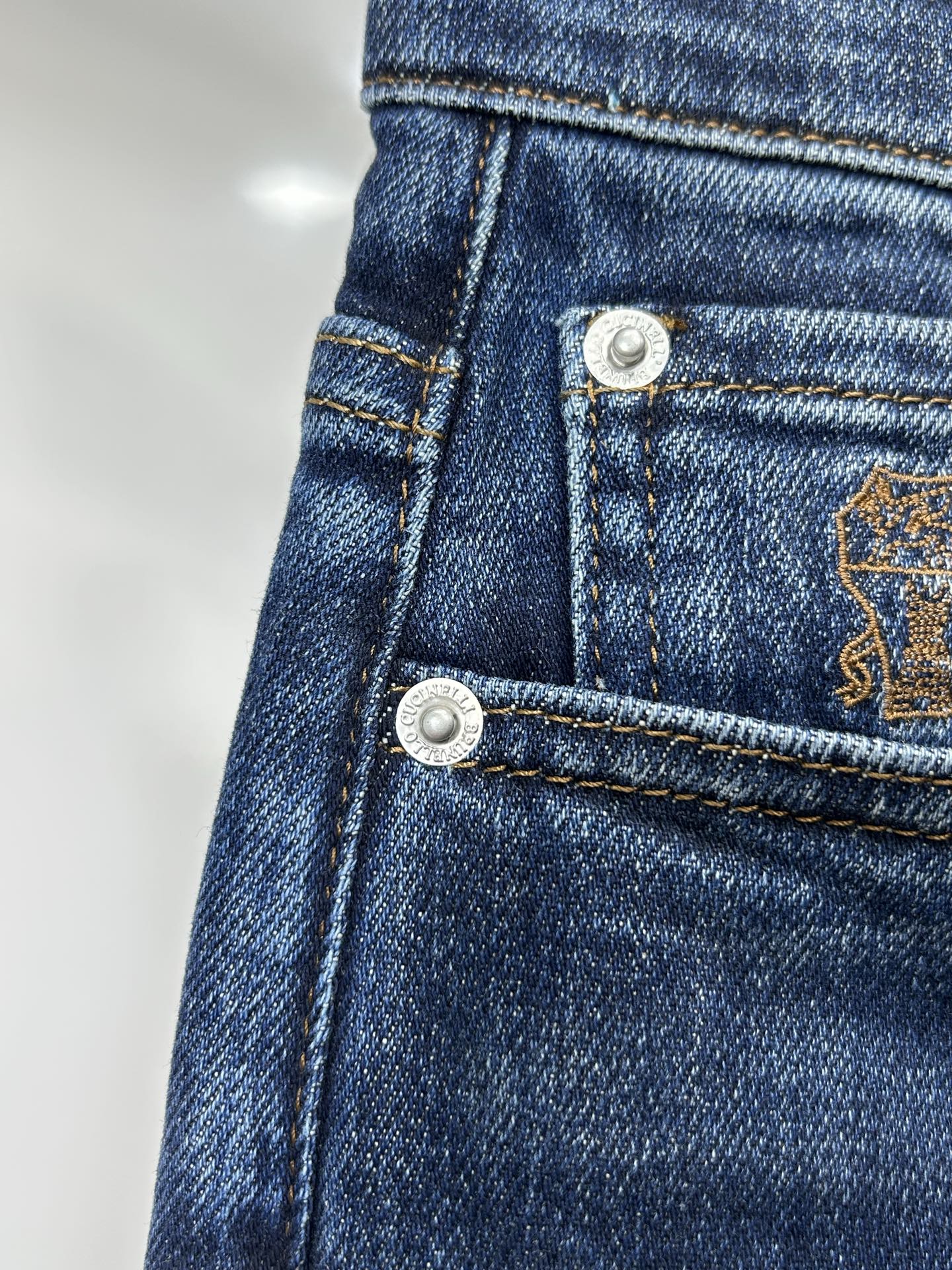  BC 25新款牛仔裤休闲版 采用精选原版面料，穿着柔软服适绣气，具有独特弹力纤维不易变形而又耐磨，上身