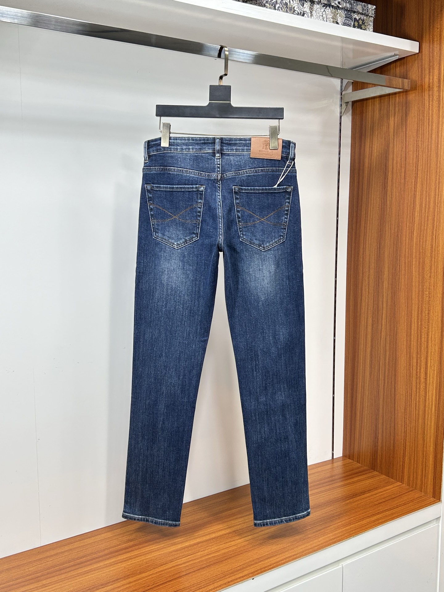  BC 25新款牛仔裤休闲版 采用精选原版面料，穿着柔软服适绣气，具有独特弹力纤维不易变形而又耐磨，上身