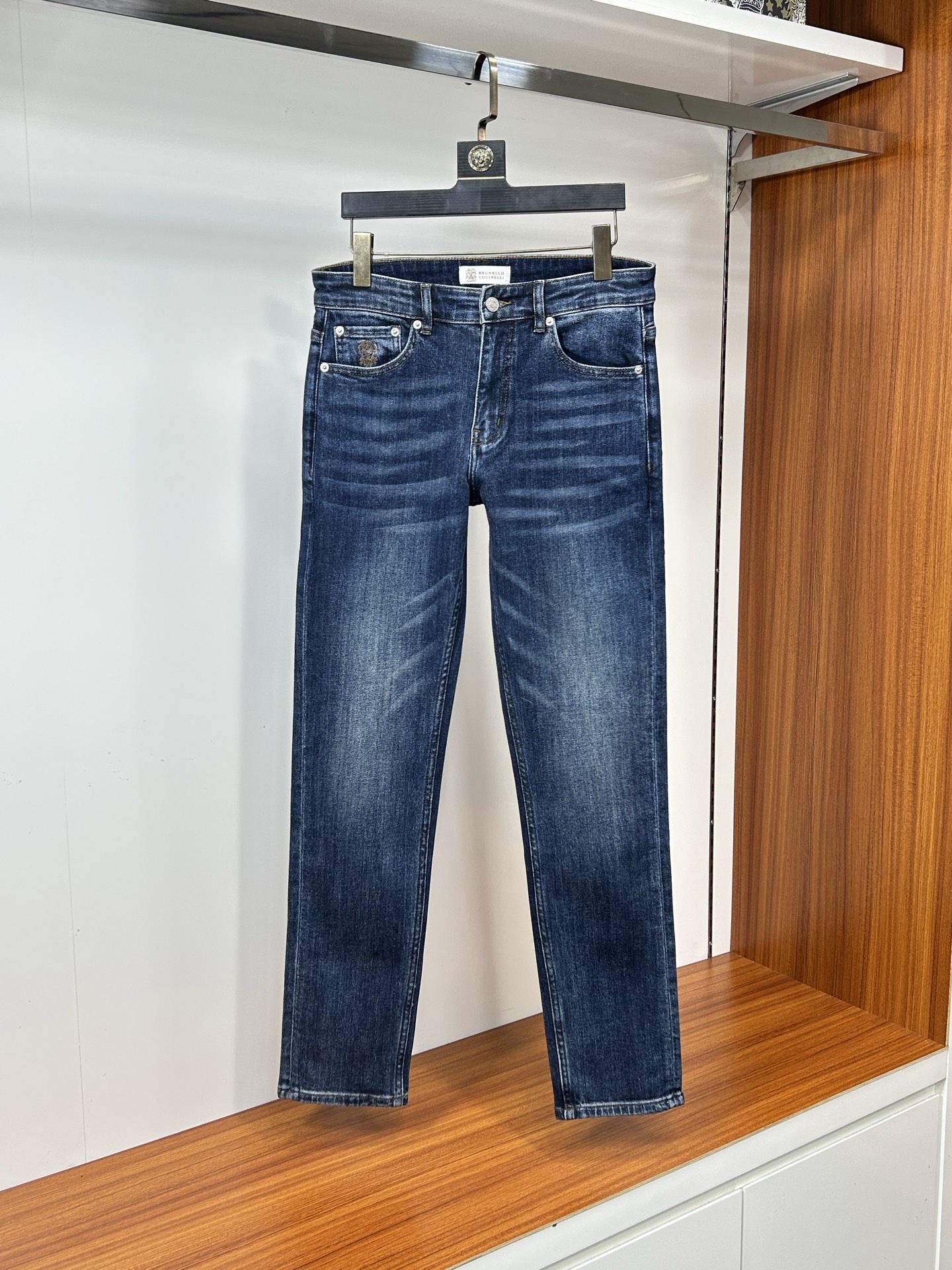  BC 25新款牛仔裤休闲版 采用精选原版面料，穿着柔软服适绣气，具有独特弹力纤维不易变形而又耐磨，上身