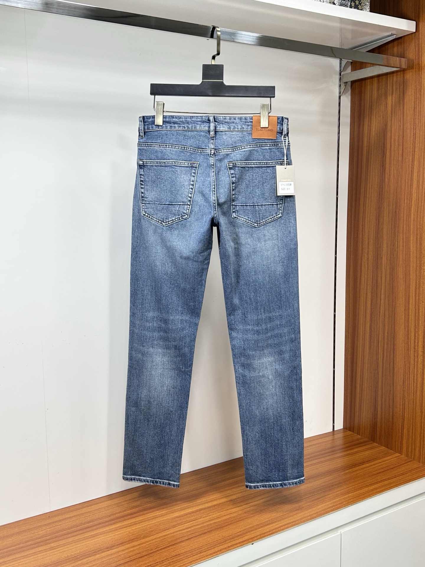  TF 25新款牛仔裤休闲版 采用精选原版面料，穿着柔软服适绣气，具有独特弹力纤维不易变形而又耐磨，上身