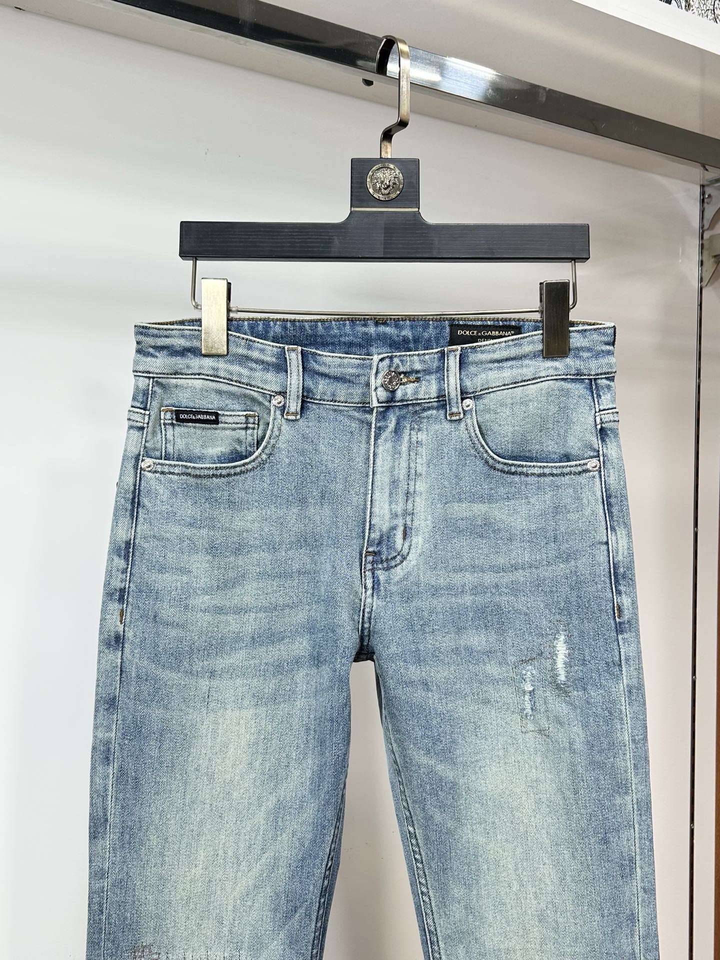  DG 25新款牛仔裤休闲版 采用精选原版面料，穿着柔软服适绣气，具有独特弹力纤维不易变形而又耐磨，上身