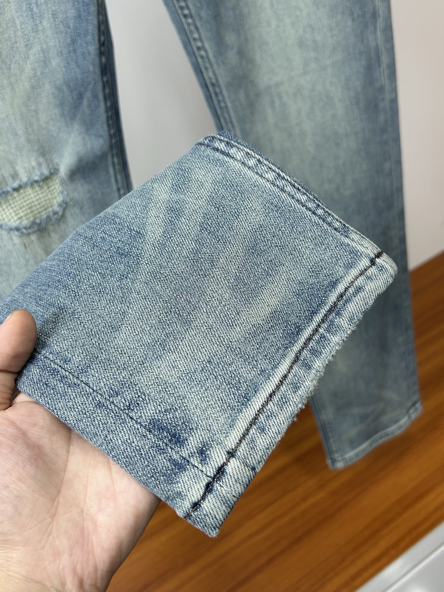  DG 25新款牛仔裤休闲版 采用精选原版面料，穿着柔软服适绣气，具有独特弹力纤维不易变形而又耐磨，上身