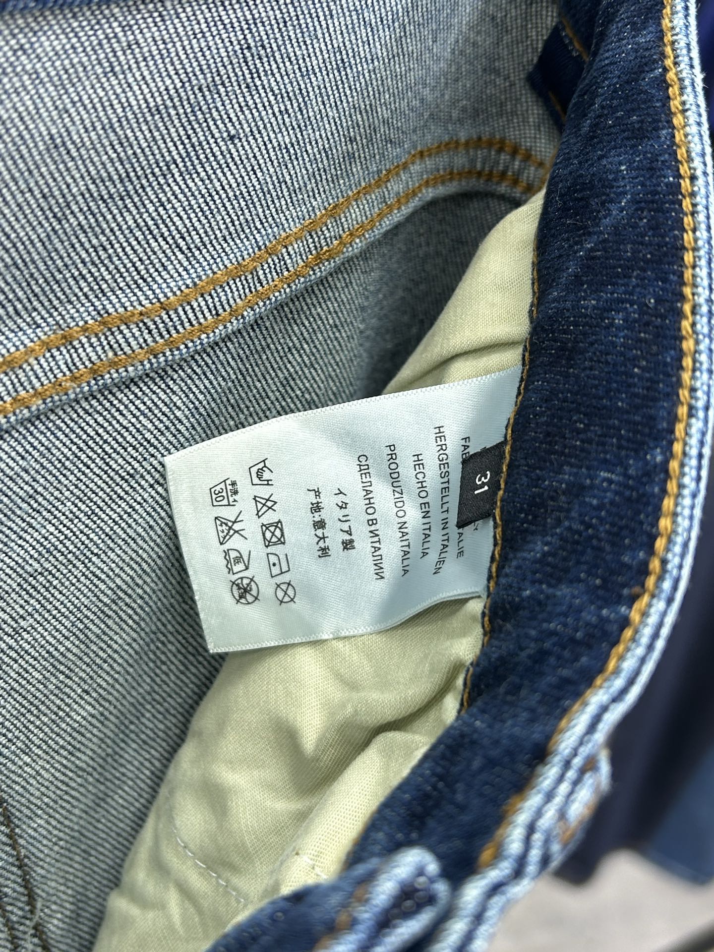  巴宝莉 25新款牛仔裤休闲版 采用精选原版面料，穿着柔软服适绣气，具有独特弹力纤维不易变形而又耐磨，上