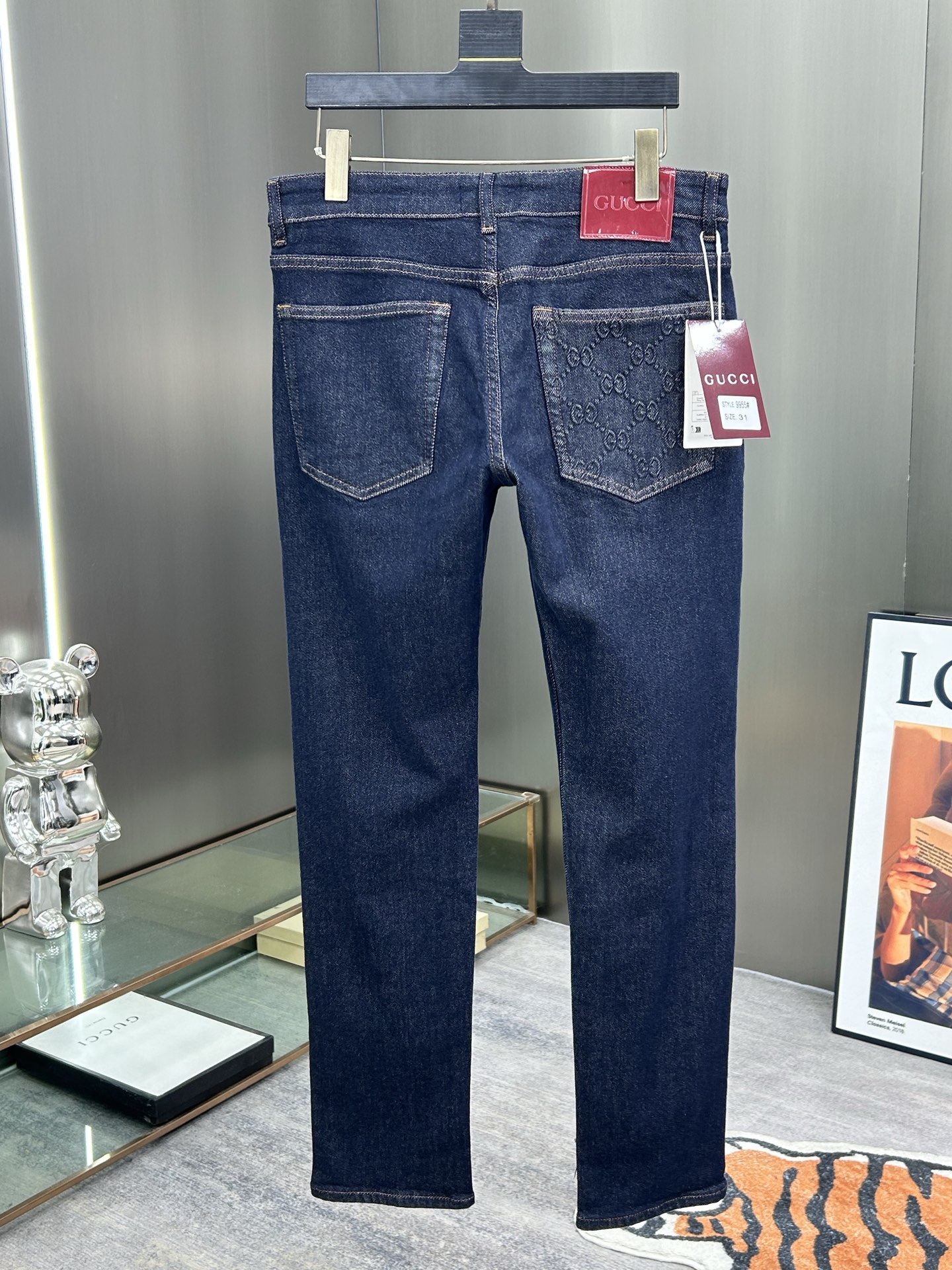  GUCCI 25新款牛仔裤休闲版 采用精选原版面料，穿着柔软服适绣气，具有独特弹力纤维不易变形而又耐磨