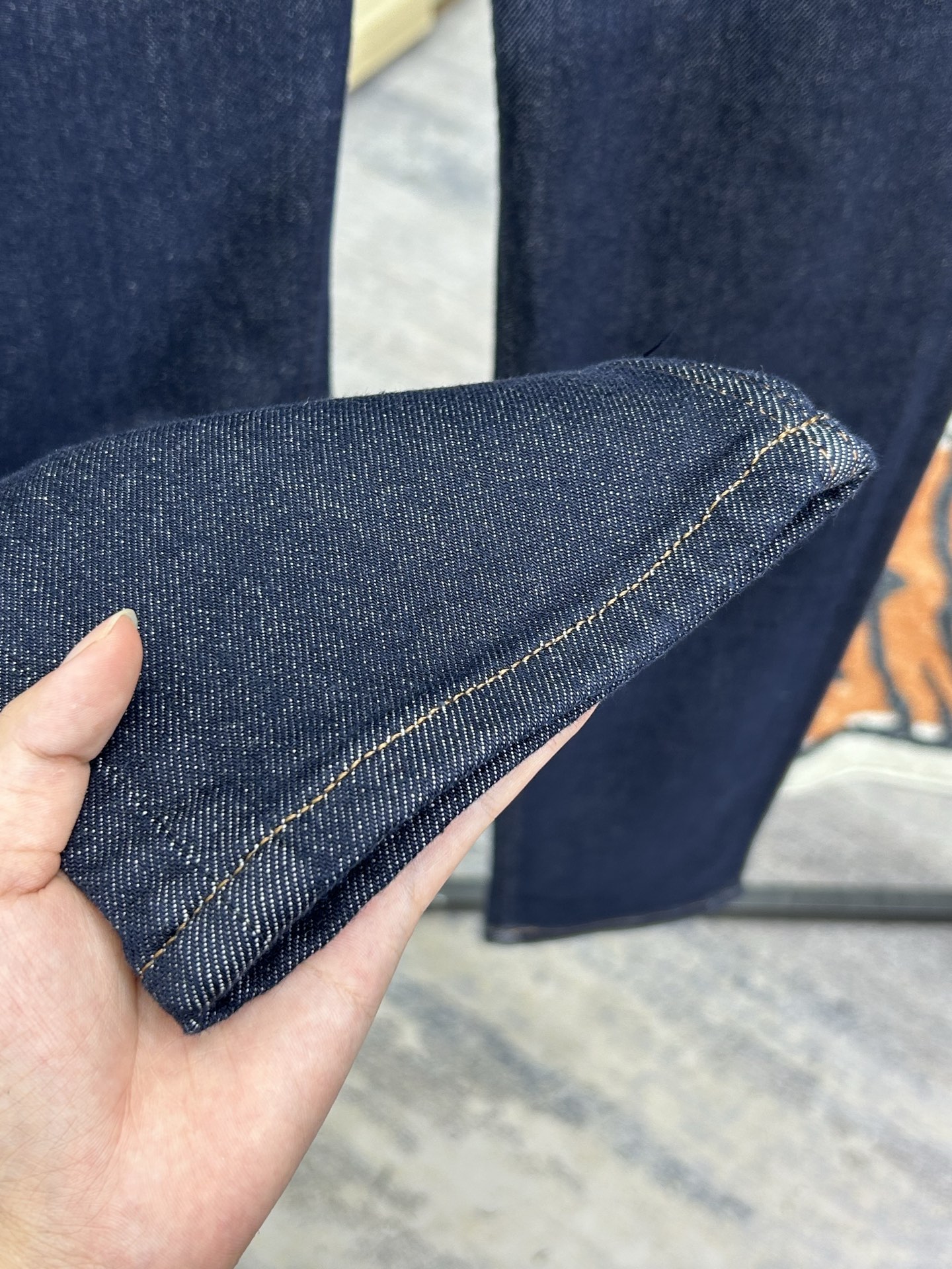  GUCCI 25新款牛仔裤休闲版 采用精选原版面料，穿着柔软服适绣气，具有独特弹力纤维不易变形而又耐磨