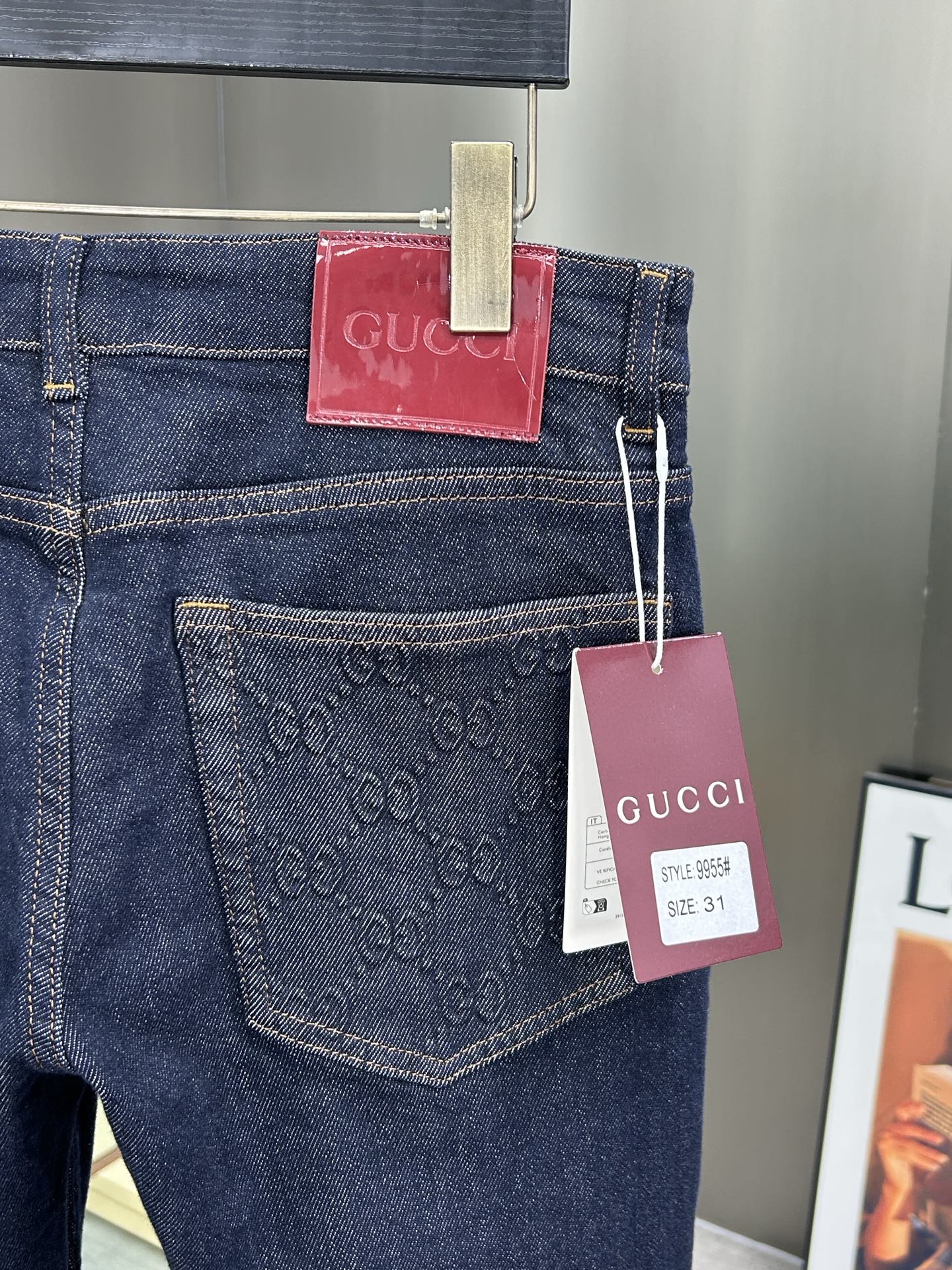  GUCCI 25新款牛仔裤休闲版 采用精选原版面料，穿着柔软服适绣气，具有独特弹力纤维不易变形而又耐磨