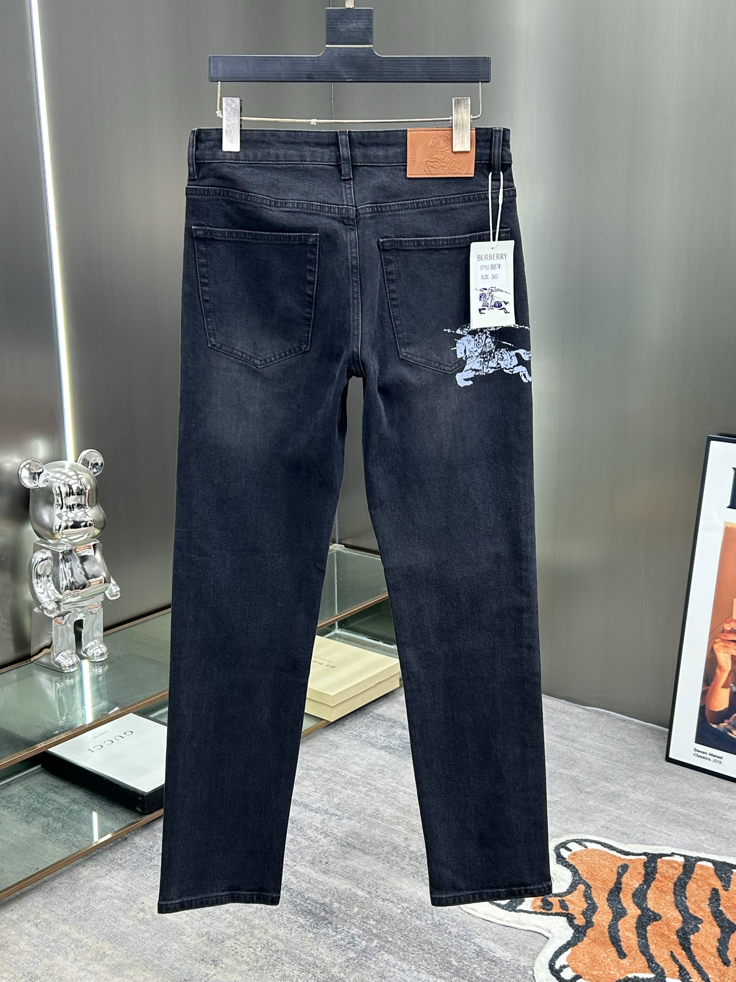  巴宝莉 25新款牛仔裤休闲版 采用精选原版面料，穿着柔软服适绣气，具有独特弹力纤维不易变形而又耐磨，上