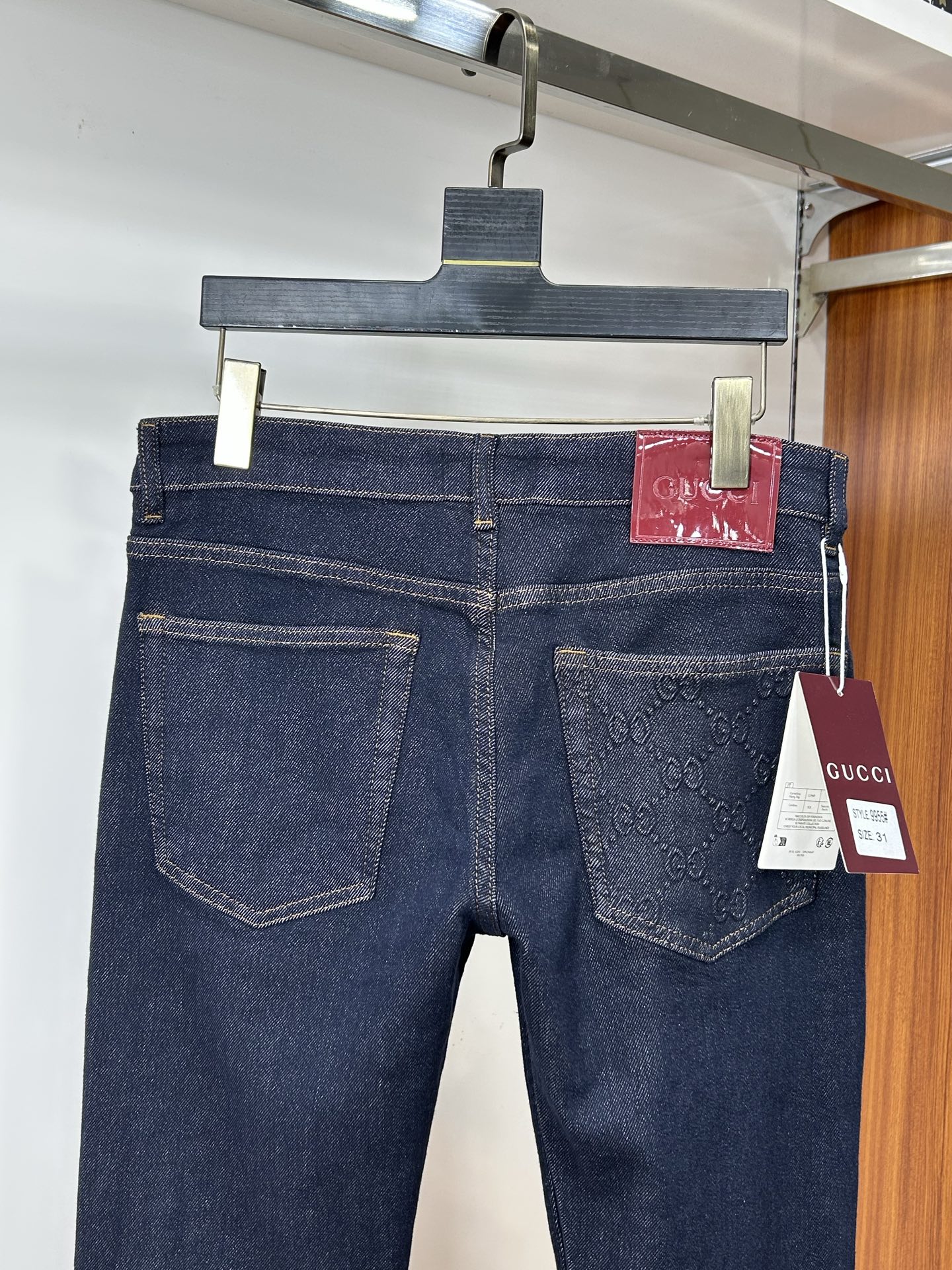  罗意威 25新款牛仔裤休闲版 采用精选原版面料，穿着柔软服适绣气，具有独特弹力纤维不易变形而又耐磨，上