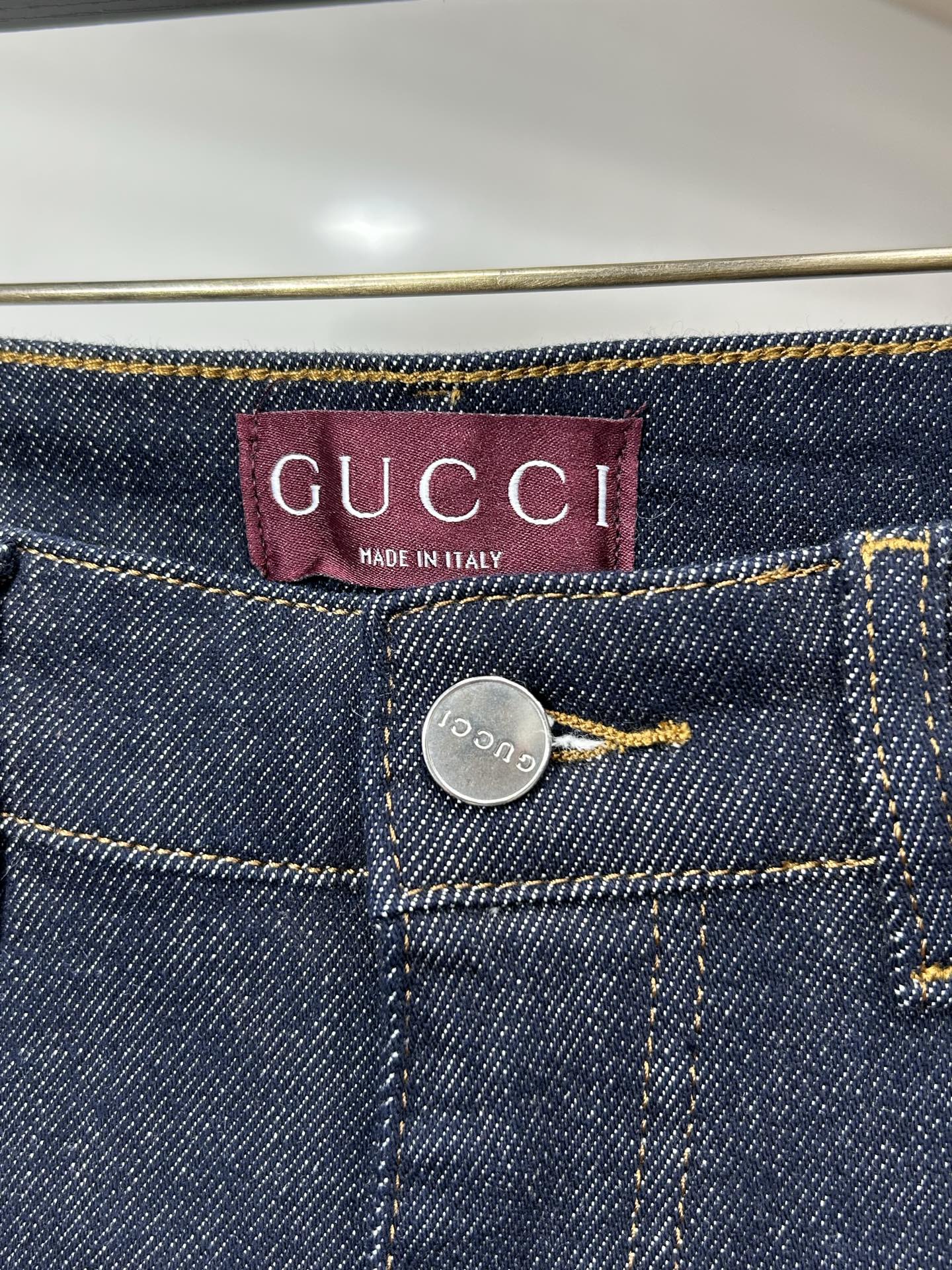  罗意威 25新款牛仔裤休闲版 采用精选原版面料，穿着柔软服适绣气，具有独特弹力纤维不易变形而又耐磨，上