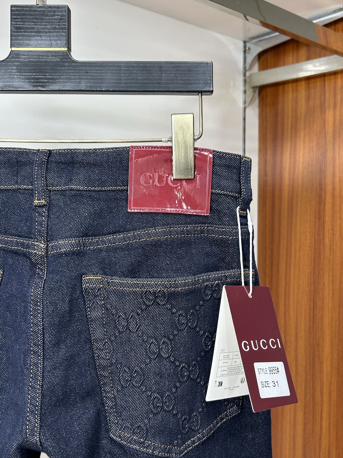  罗意威 25新款牛仔裤休闲版 采用精选原版面料，穿着柔软服适绣气，具有独特弹力纤维不易变形而又耐磨，上