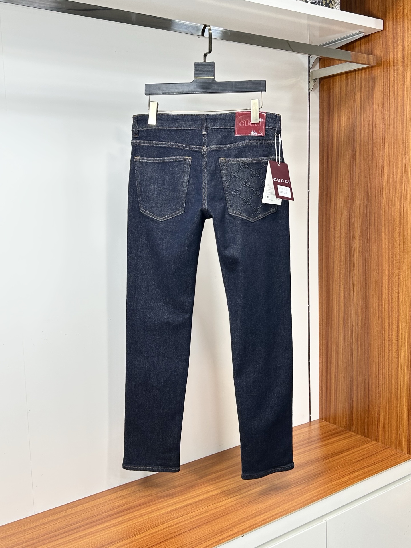  罗意威 25新款牛仔裤休闲版 采用精选原版面料，穿着柔软服适绣气，具有独特弹力纤维不易变形而又耐磨，上