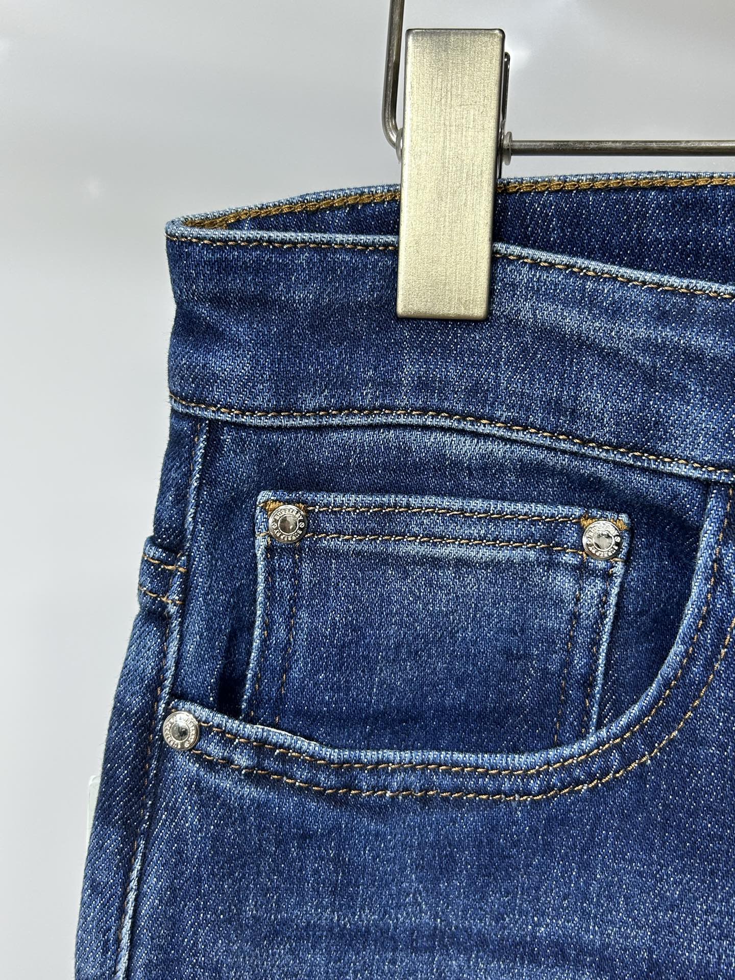  巴宝莉 25新款牛仔裤休闲版 采用精选原版面料，穿着柔软服适绣气，具有独特弹力纤维不易变形而又耐磨，上