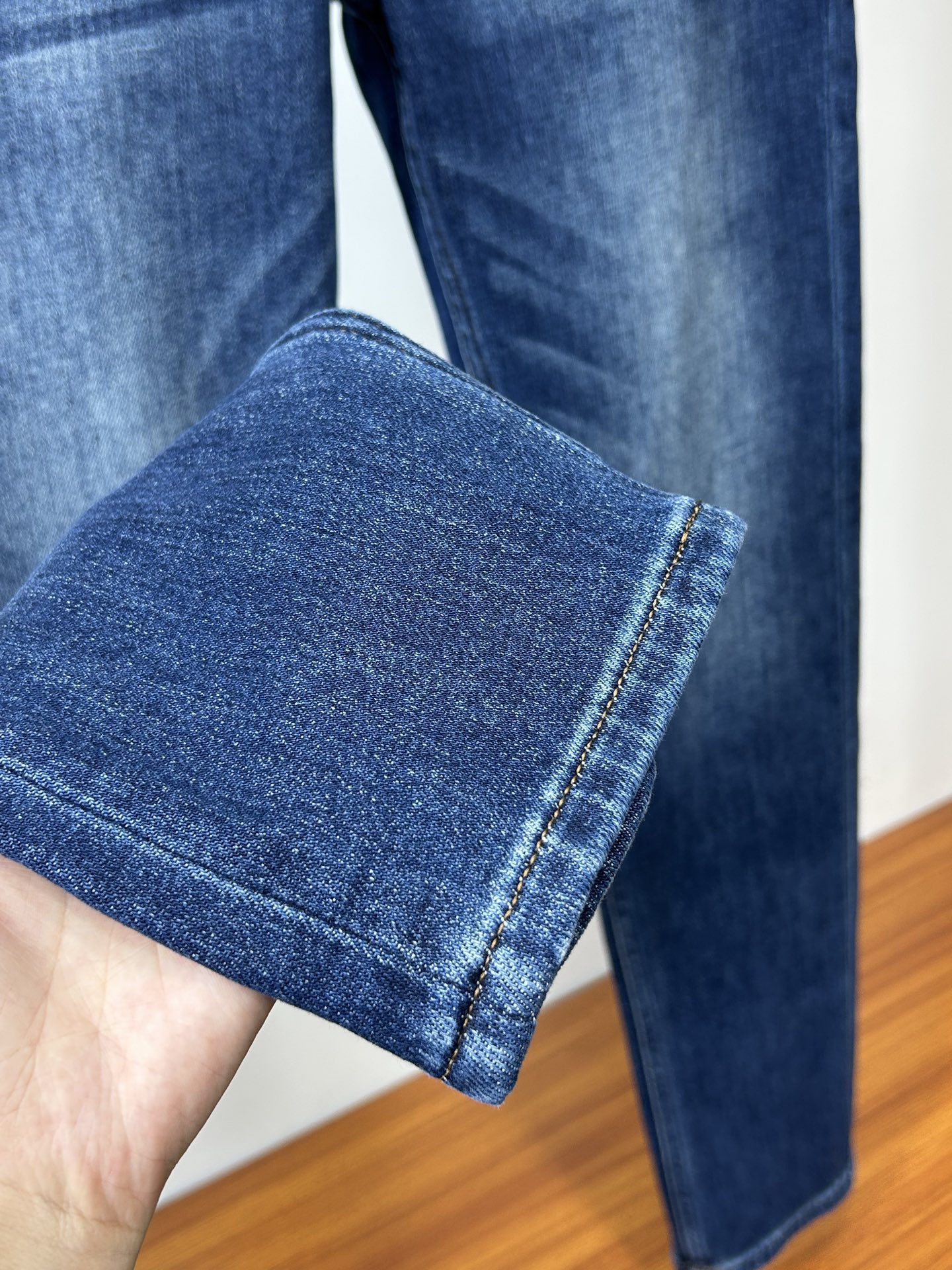  巴宝莉 25新款牛仔裤休闲版 采用精选原版面料，穿着柔软服适绣气，具有独特弹力纤维不易变形而又耐磨，上