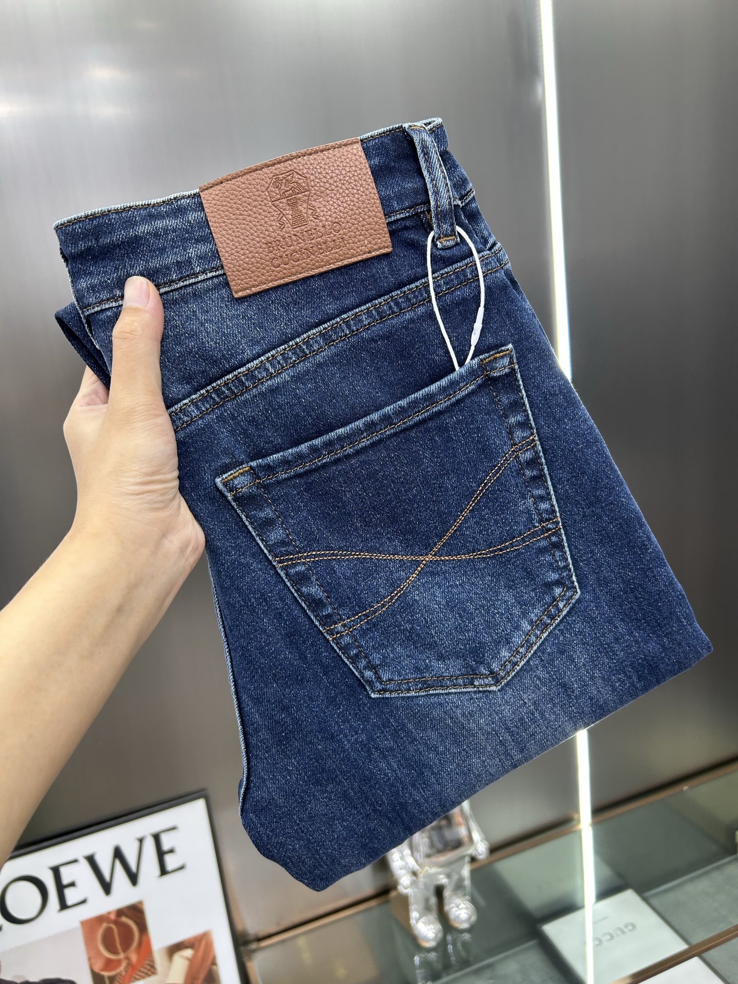  BC 25新款牛仔裤休闲版 采用精选原版面料，穿着柔软服适绣气，具有独特弹力纤维不易变形而又耐磨，上身