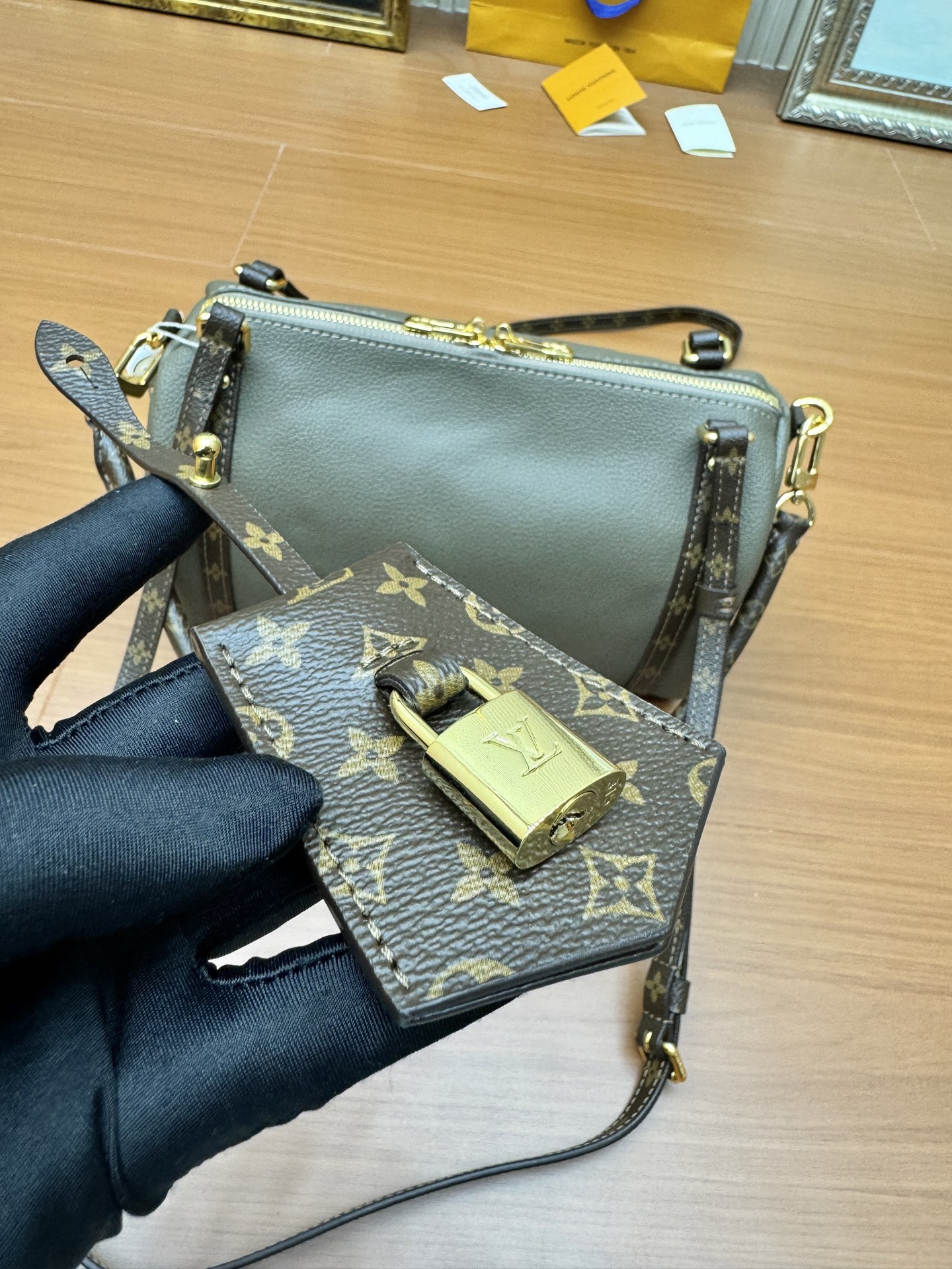 Louis Vuitton Haute Couture Classic Luxury Handbag Shoulder Crossbody 6