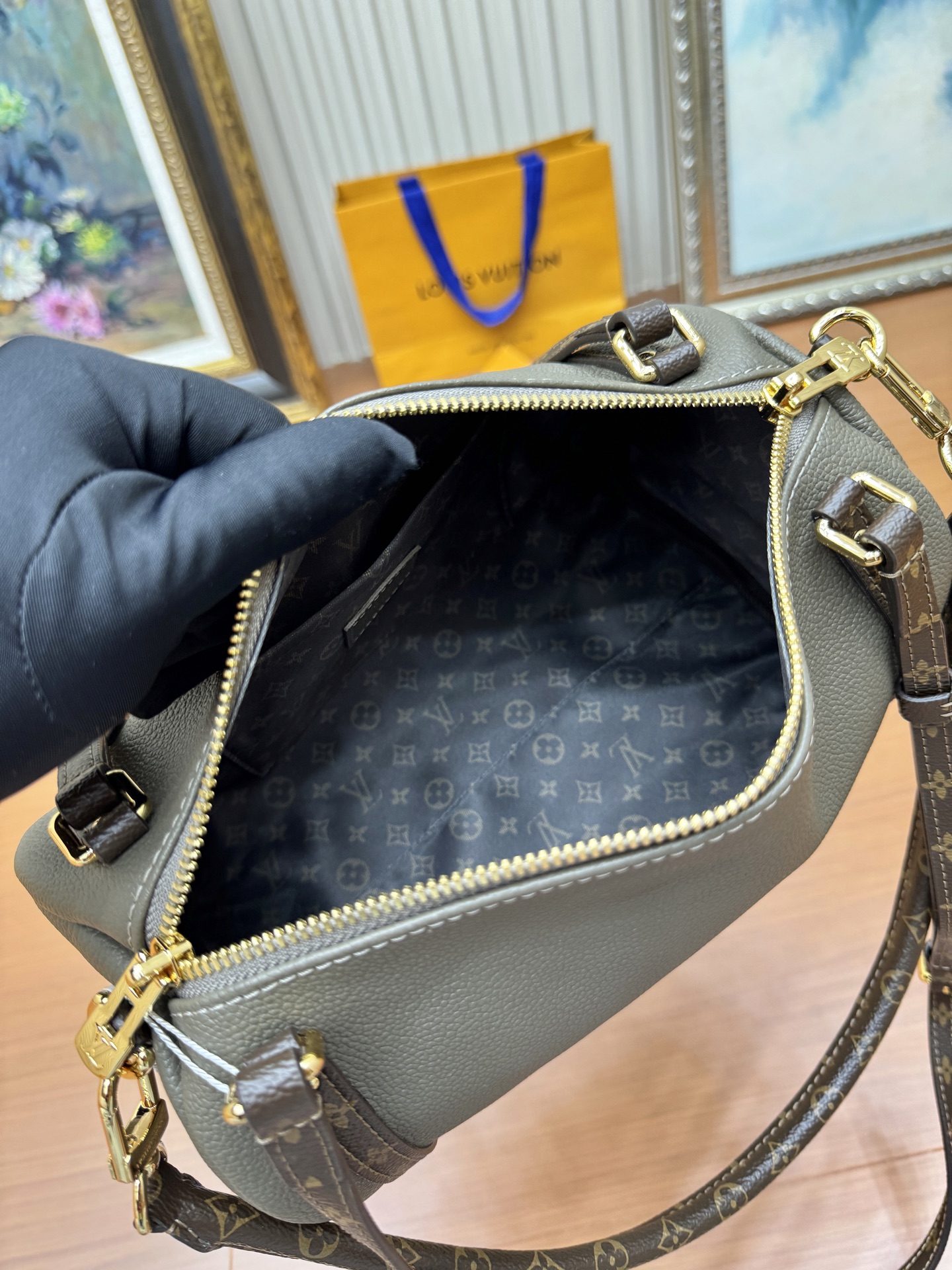 Louis Vuitton Haute Couture Classic Luxury Handbag Shoulder Crossbody 9