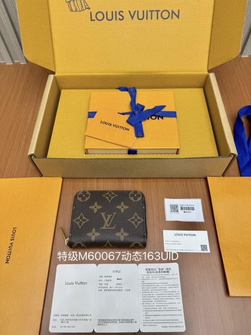 Louis Vuitton M60067 Monogram Zippy Coin Purse Wallet 1 Louis Vuitton M60067 Monogram Zippy Coin Purse Wallet