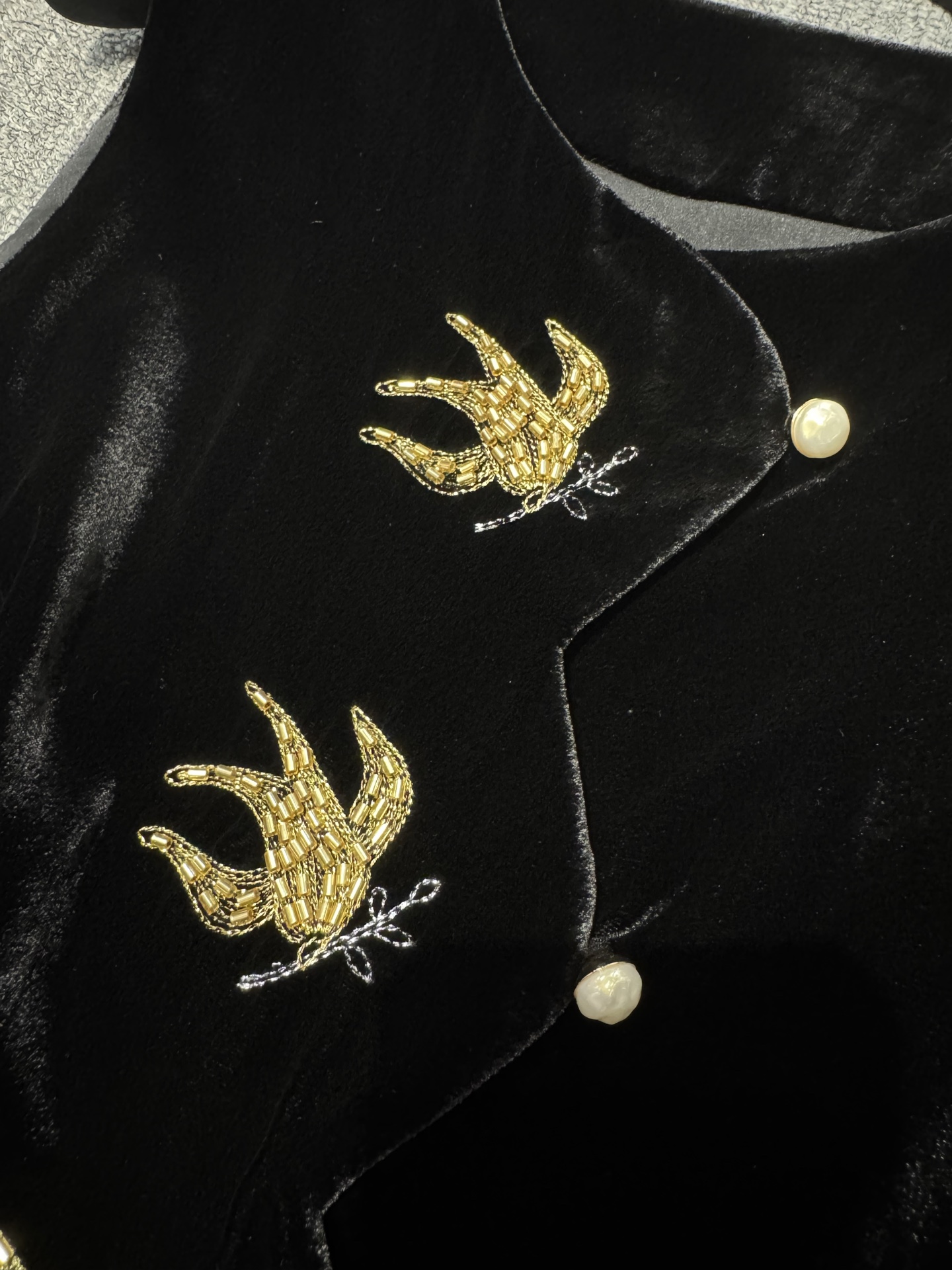 Elegant Velvet Vest with Pearl and Swallow Embroidery - Sophisticated Style 5 i1756974604800 9109 0 4