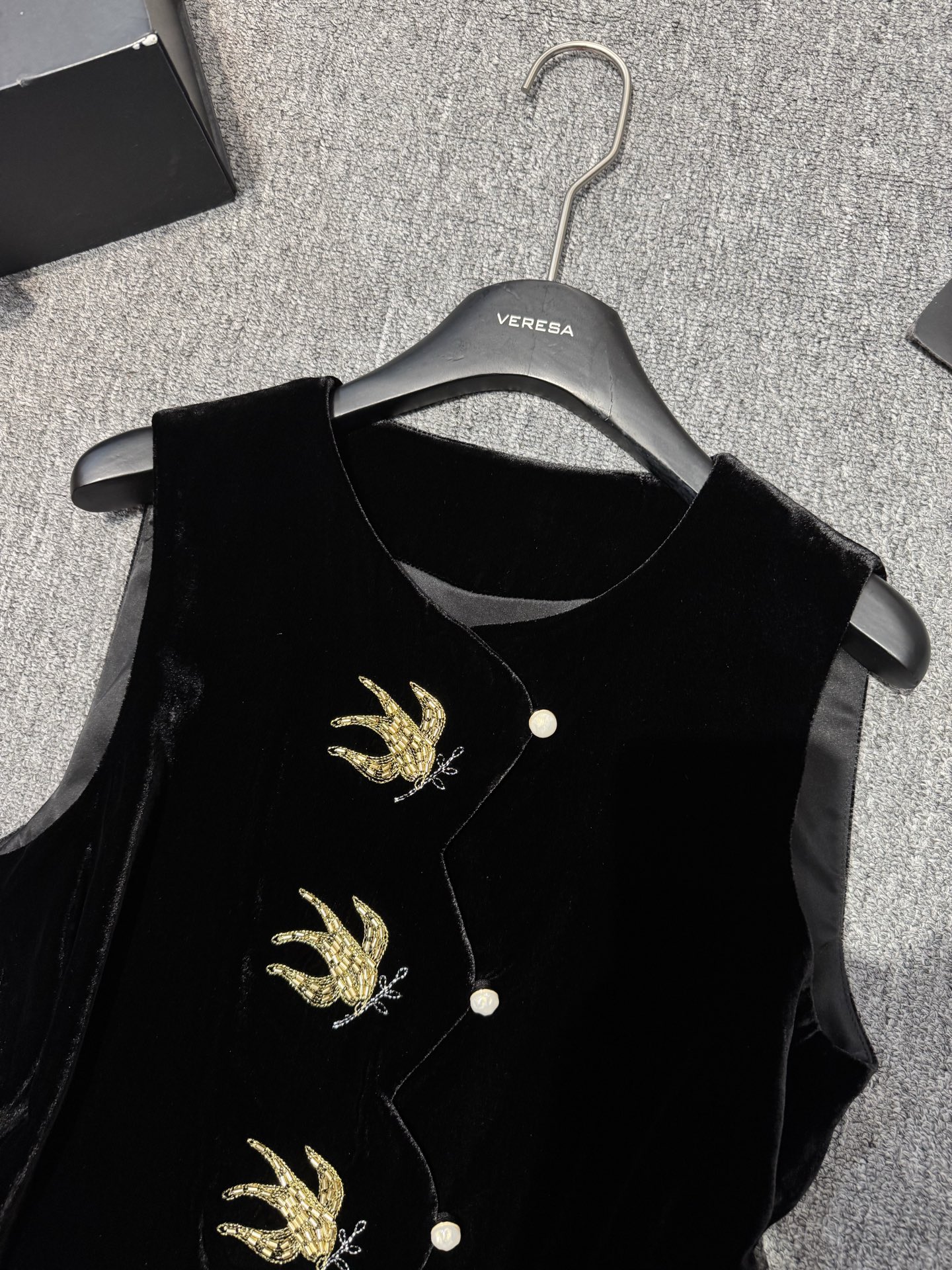 Elegant Velvet Vest with Pearl and Swallow Embroidery - Sophisticated Style 2 i1756974604901 7424 0 1