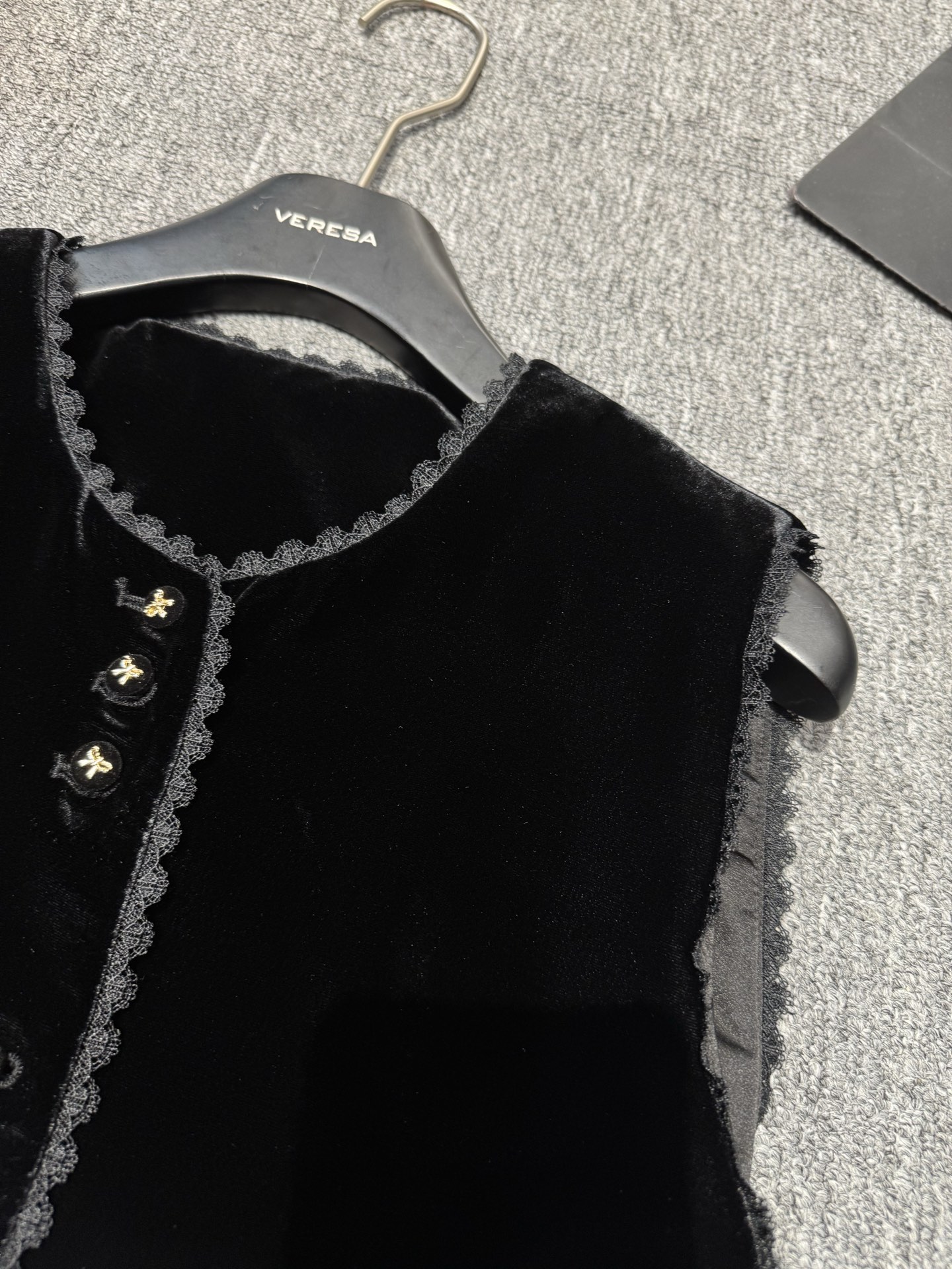Elegant Velvet Vest with Exquisite Butterfly Embroidery & Lace Trim Detail 4 i1757152417807 1663 0 3