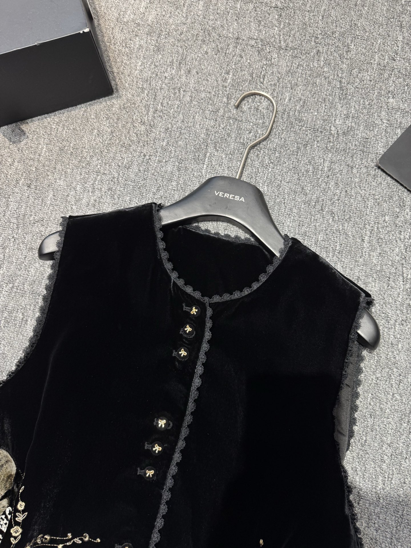 Elegant Velvet Vest with Exquisite Butterfly Embroidery & Lace Trim Detail 2 i1757152417849 1538 0 1