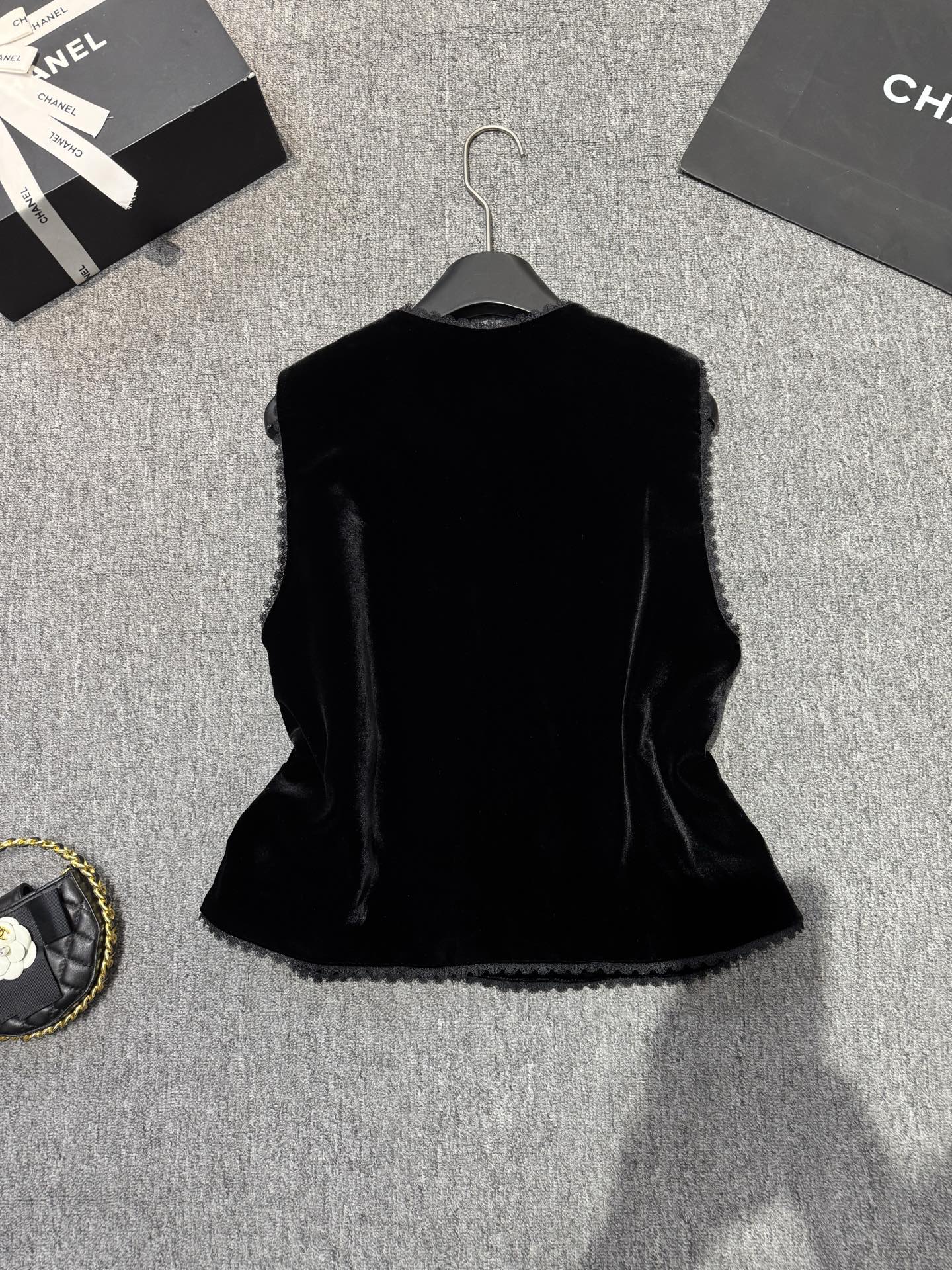 Elegant Velvet Vest with Exquisite Butterfly Embroidery & Lace Trim Detail 8 i1757152417863 4188 0 7