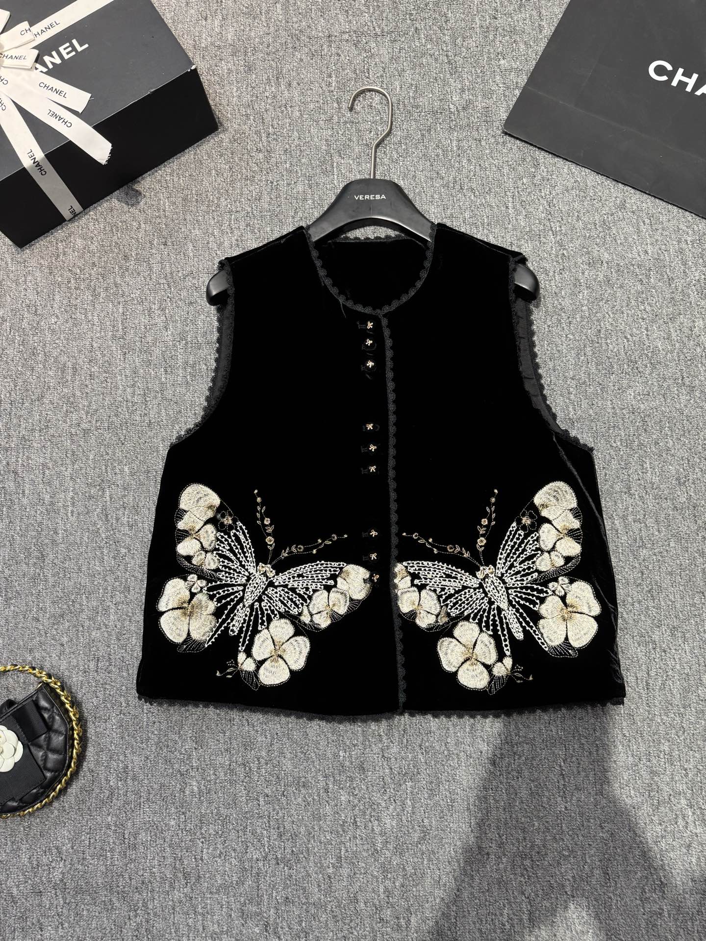 Elegant Velvet Vest with Exquisite Butterfly Embroidery & Lace Trim Detail 9 i1757152421856 4503 0 8