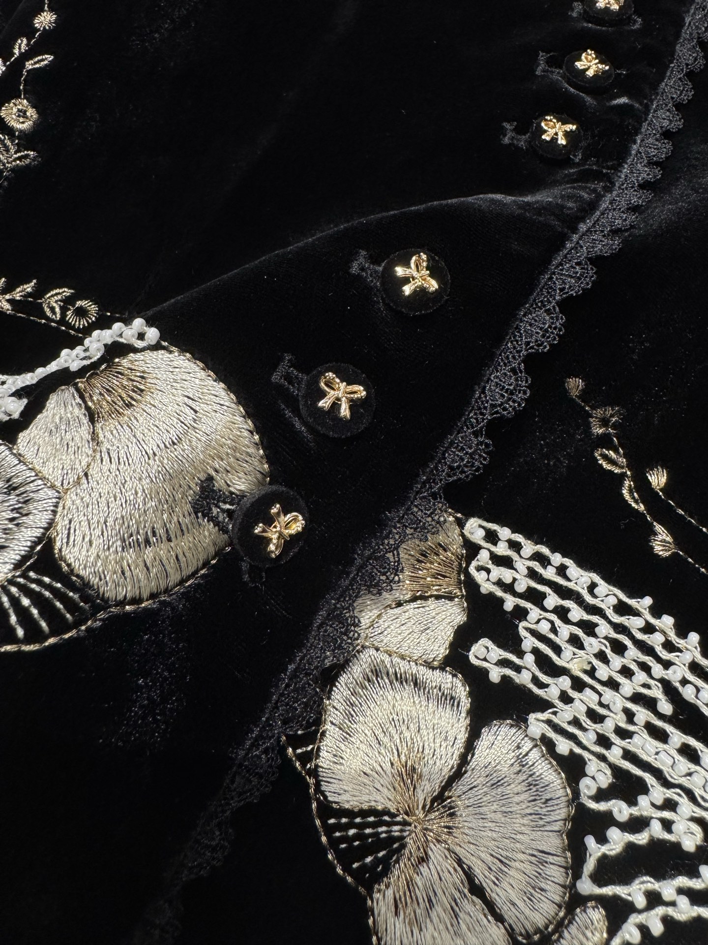 Elegant Velvet Vest with Exquisite Butterfly Embroidery & Lace Trim Detail 5 i1757152422439 3405 0 4