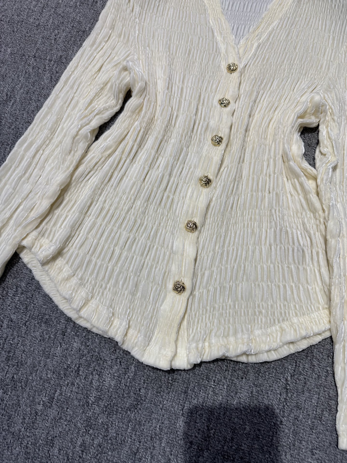 Elegant Silk Velvet Blouse with Silver Button V-Neck Design 4 i1757160000551 432 0 3