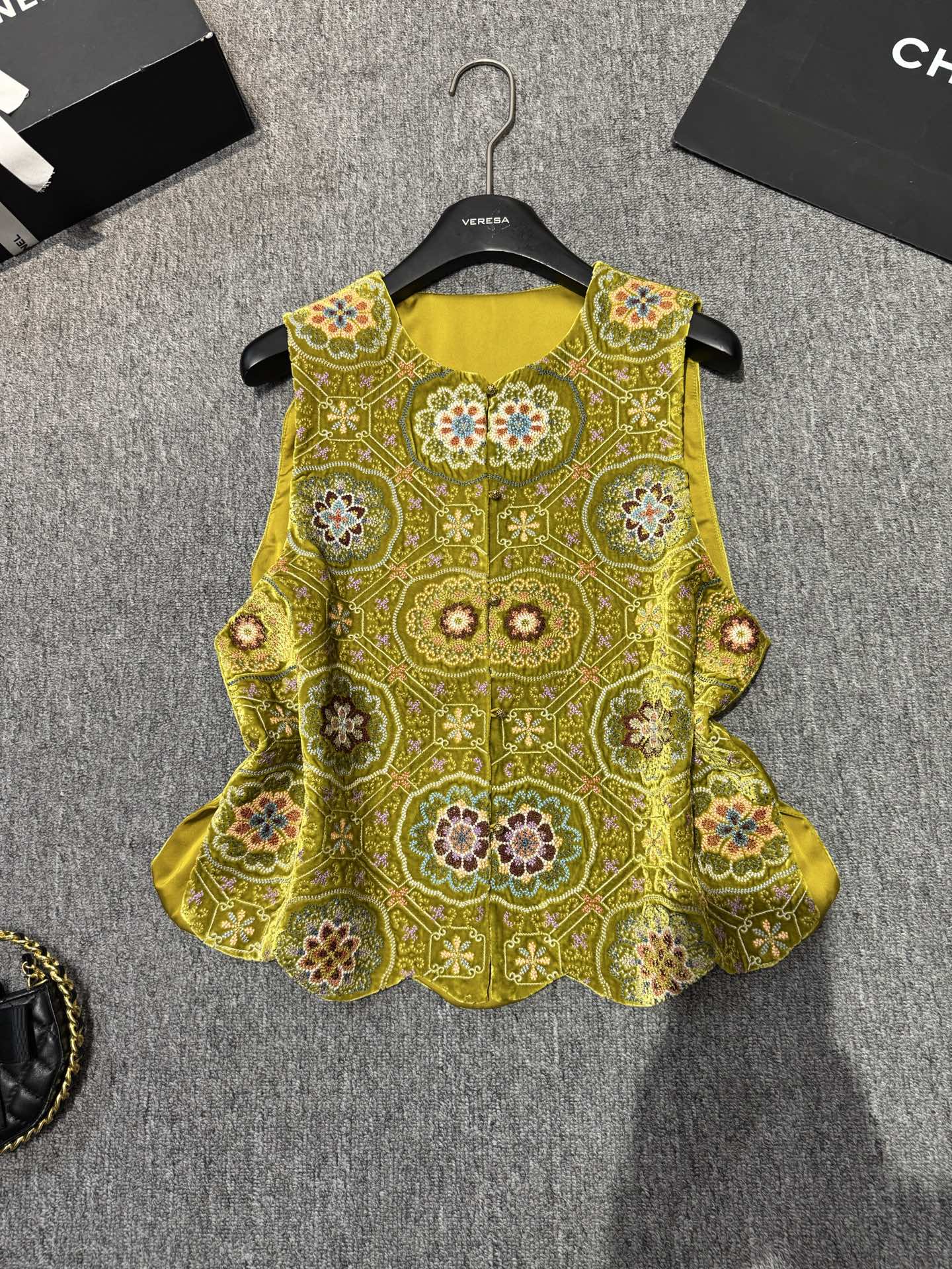 Elegant Silk Velvet Embroidered Vest - Chic Chinese Style, Versatile Top 1 i1757572391404 4663 0 1