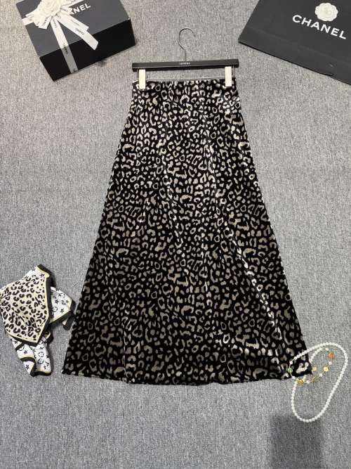 Leopard Print A-Line Midi Skirt with Elastic Waist - Chic & Flattering 1 Leopard Print A-Line Midi Skirt with Elastic Waist - Chic & Flattering