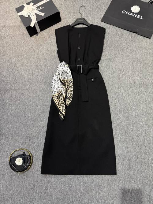 Elegant Sleeveless Midi Dress with Belt and Scarf - Chic & Versatile 13 Elegant Sleeveless Midi Dress with Belt and Scarf - Chic & Versatile