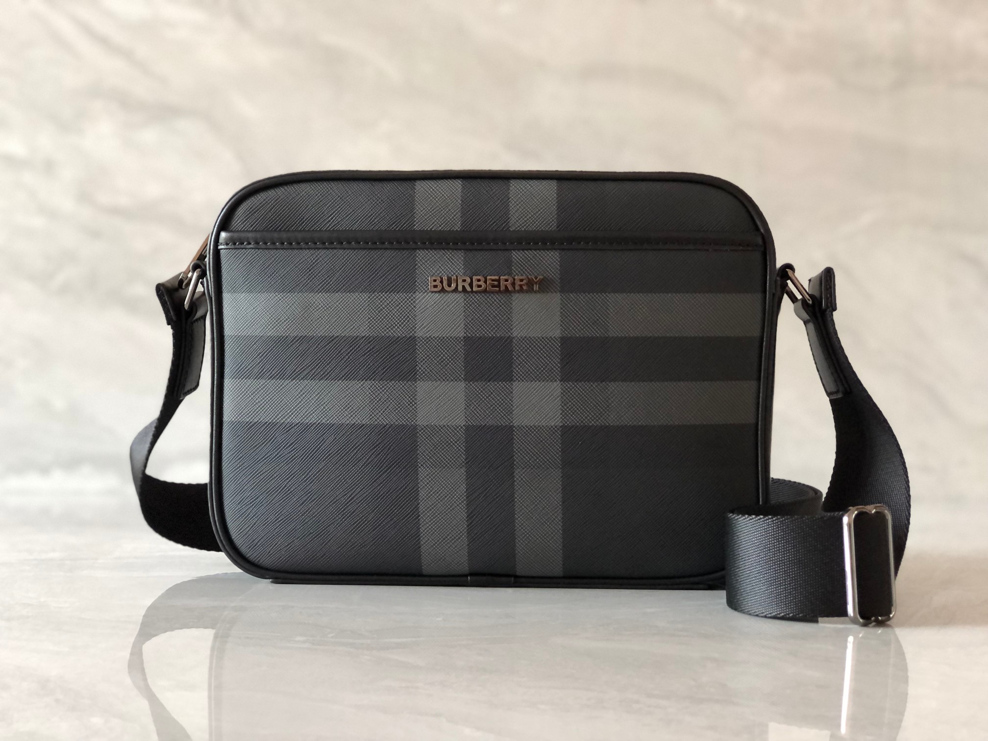 Burberry Taschen Umhängetaschen  & Schultertaschen Beste Kapuzinerplikate