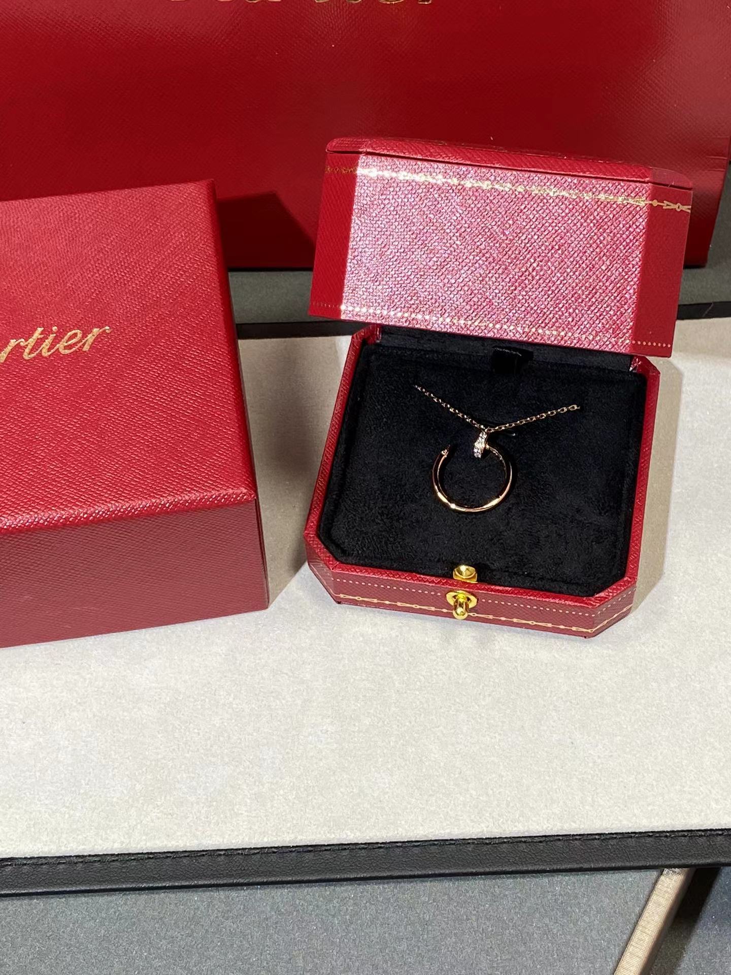 Nail Motif Diamond Pendant Necklace - Comprehensive 9