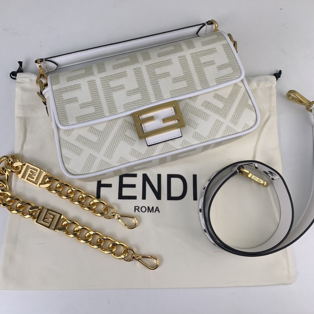 🆕  Limited edition French baguette bag, so stylish and fragrant! 🌿🌿 Featuring laser-cut markings on the shoulder strap for a fashionable look. Can be worn in three ways: underarm, single shoulder, or crossbody. Style number 2035, dimensions 25 x 15 x 6. image 1