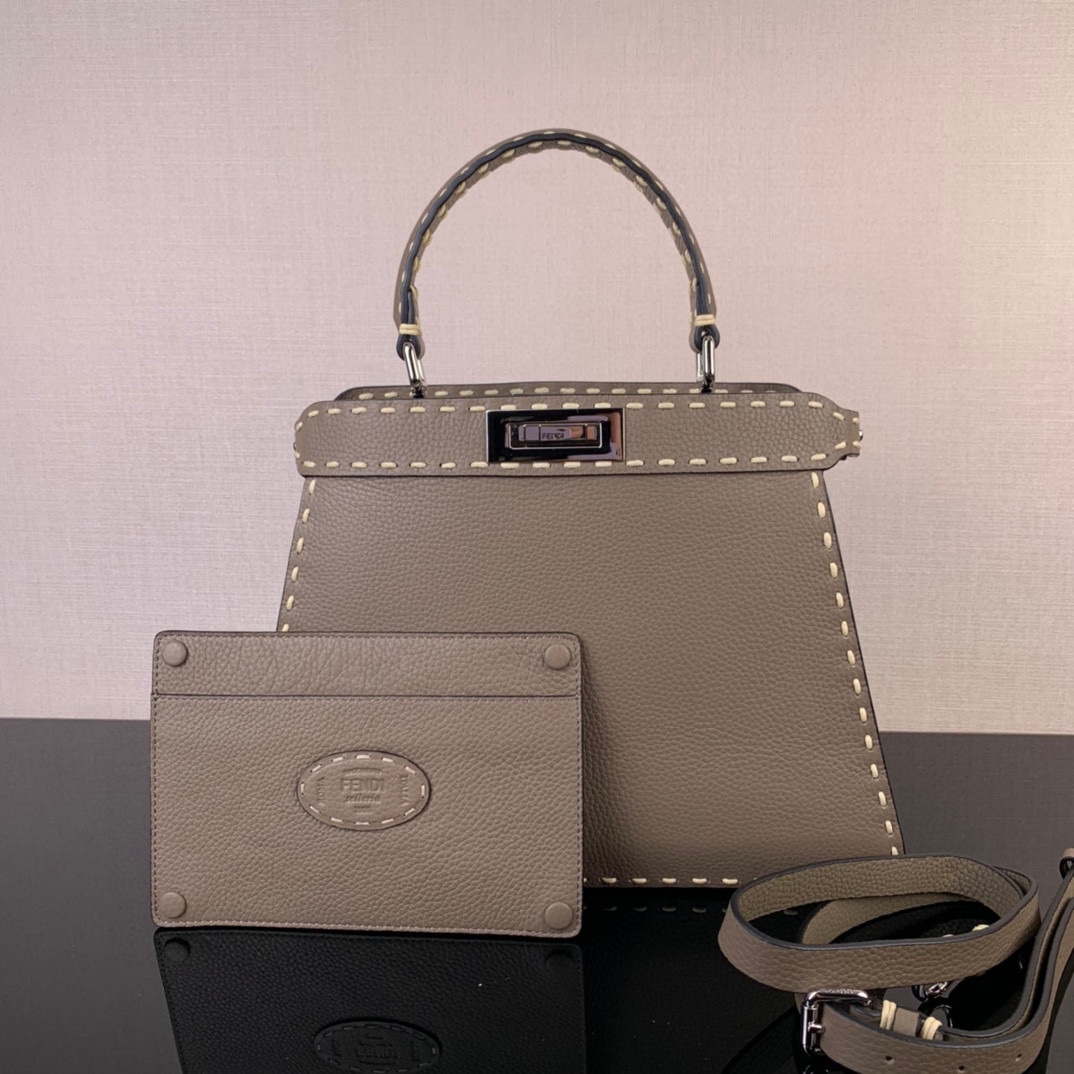 In stock ✔️ 🆕 Peekaboo lSEEU tea gray new series full-grain cowhide, accordion design, thick thread stitching, silver metal accessories, full of retro vibes ☘️☘️☘️☘️ Full of luxury [heart][heart][heart] Classic and versatile, high fashion score 💯 Style number 88N327, size 33x25x12. image 1