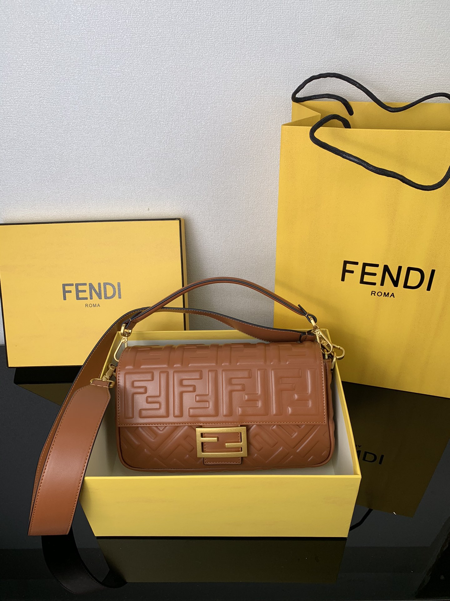 🔥In stock✔️ FENDI BAGUETTE I really love this bag☘️☘️☘️ Brown lambskin baguette with distressed hardware, lightweight to carry, soft leather, versatile style. Truly elegant and beautiful💫💫💫💫 Model 6002 Size 26x15x6 cm image 1